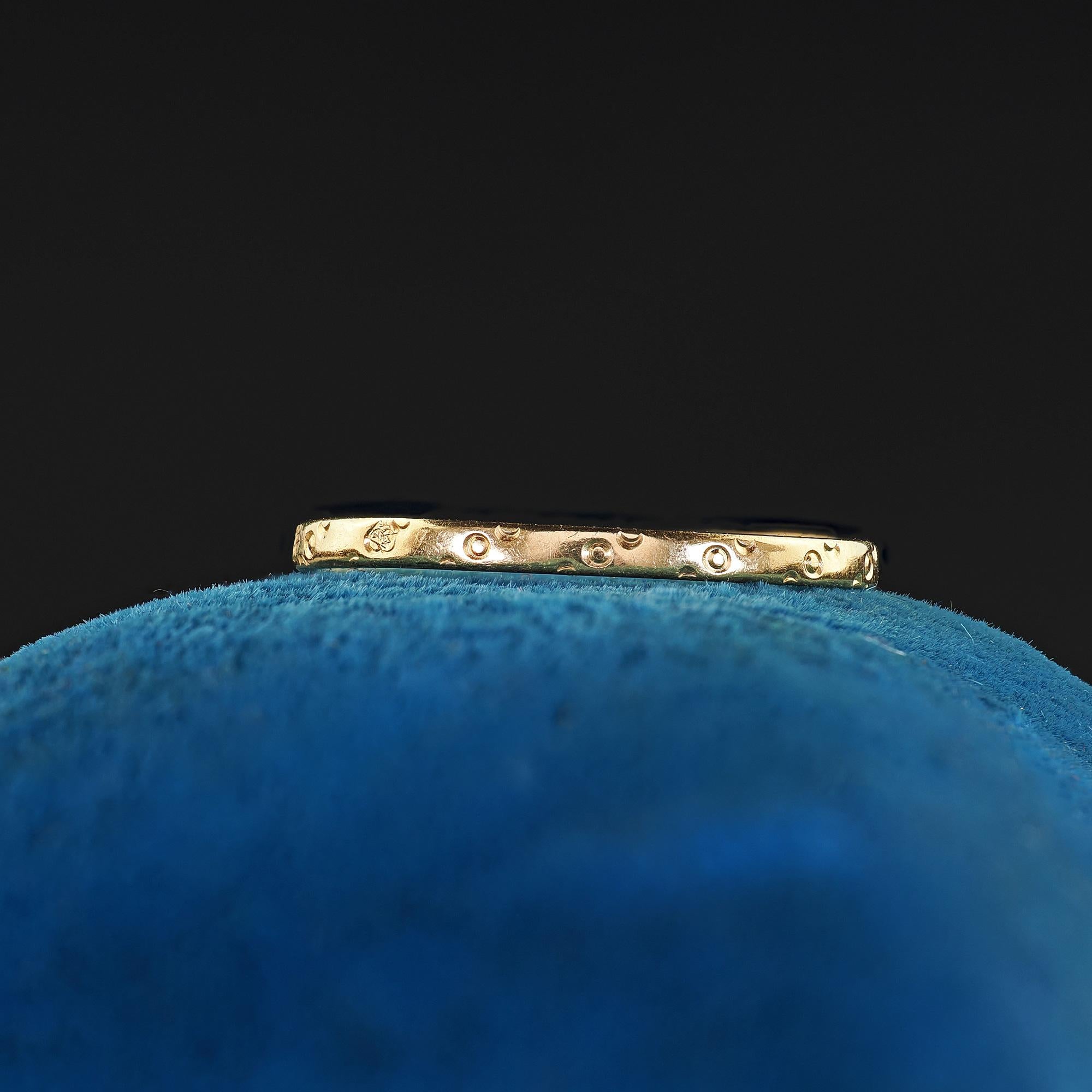 Antique Art Deco 18K Yellow Gold Thin Classic Engraved Wedding Band - Size 6 1/4 For Sale 4