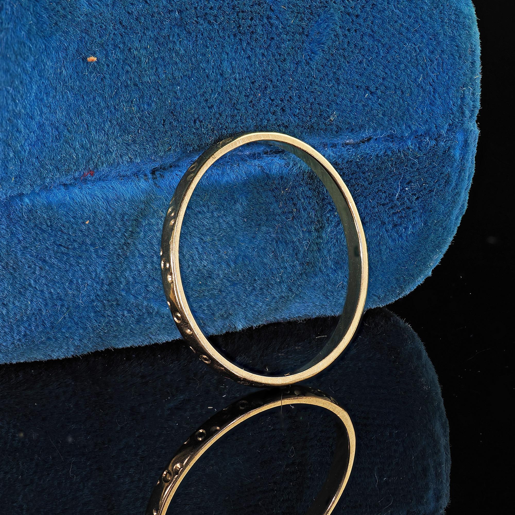 Antique Art Deco 18K Yellow Gold Thin Classic Engraved Wedding Band - Size 6 1/4 For Sale 5