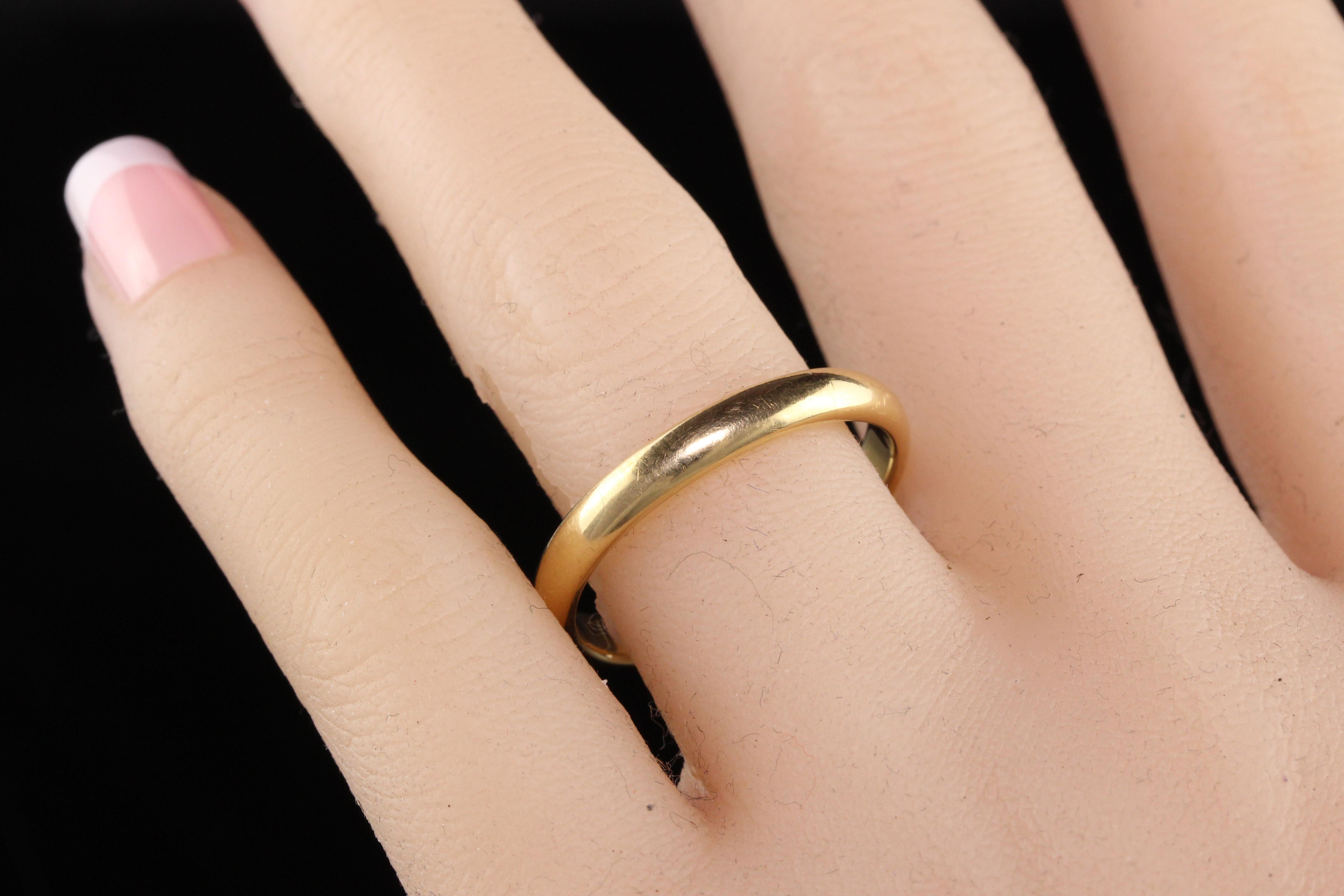 Women's or Men's Antique Art Deco 18k Yellow Gold Wedding Band