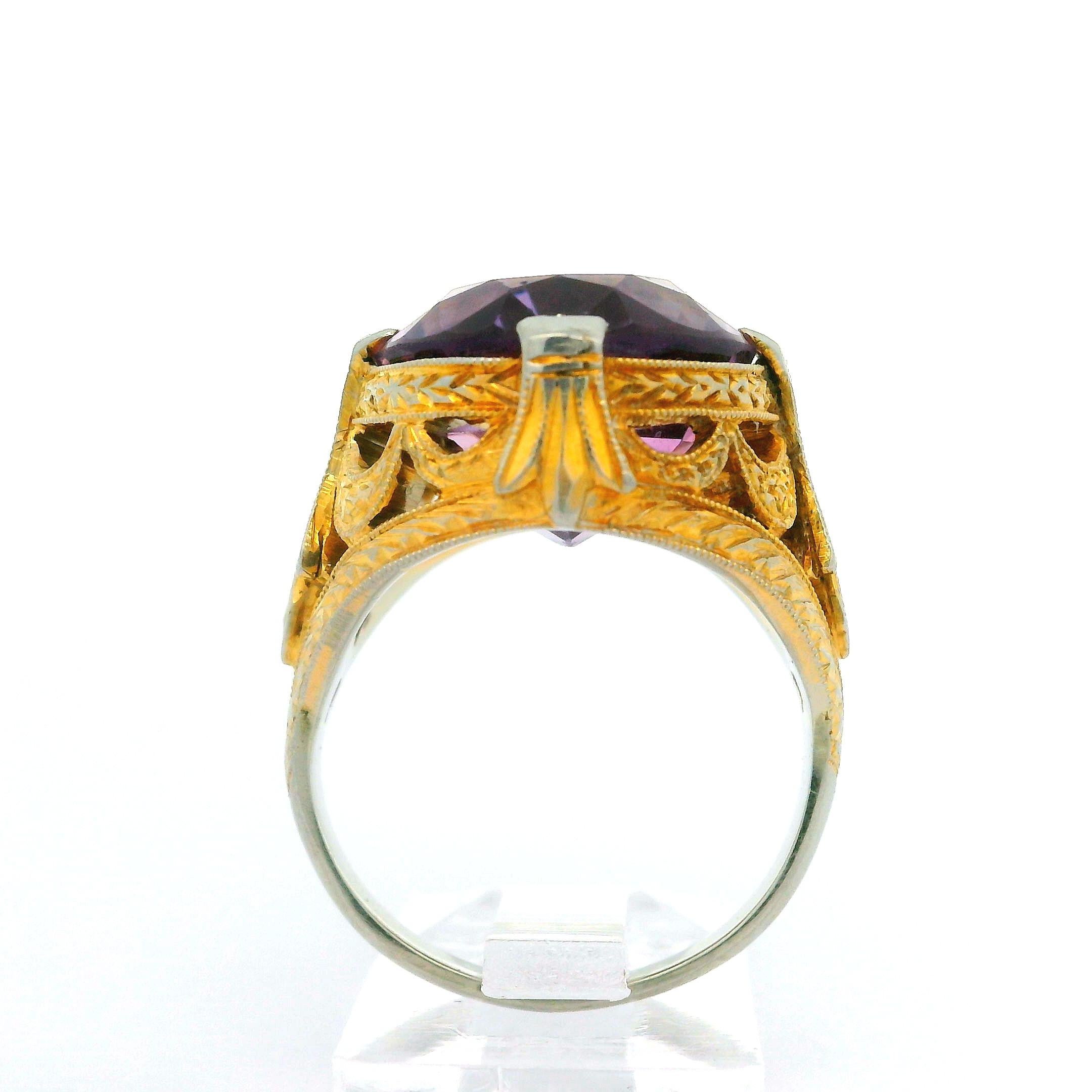 Bague Art déco ancienne en or jaune et blanc 18 carats avec grande améthyste ajourée Milgrain Excellent état - En vente à Montclair, NJ