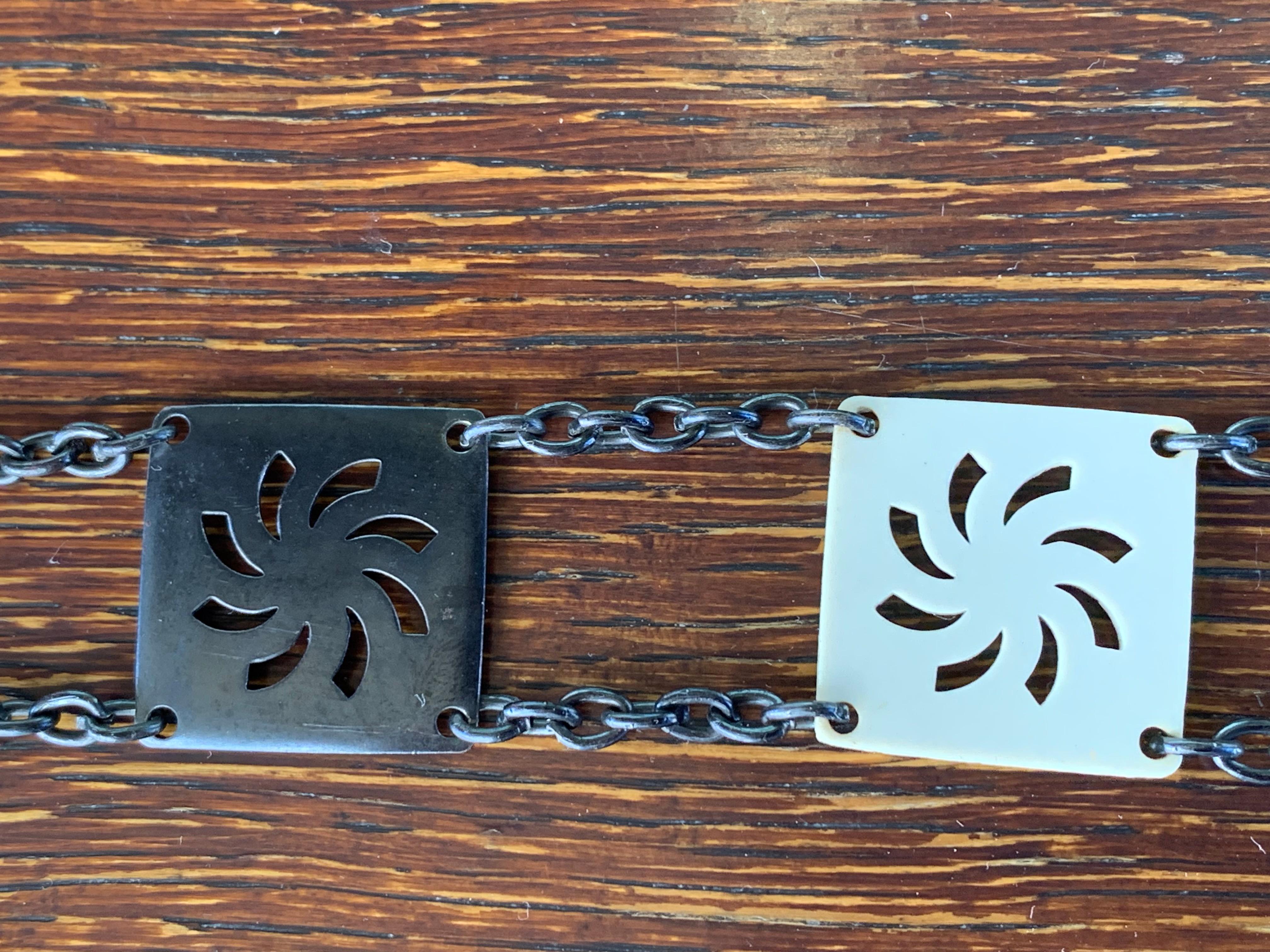 Ceinture de taille basse Art déco 1918 en celluloïd métallique effet pistolet carré deux tons en vente 6