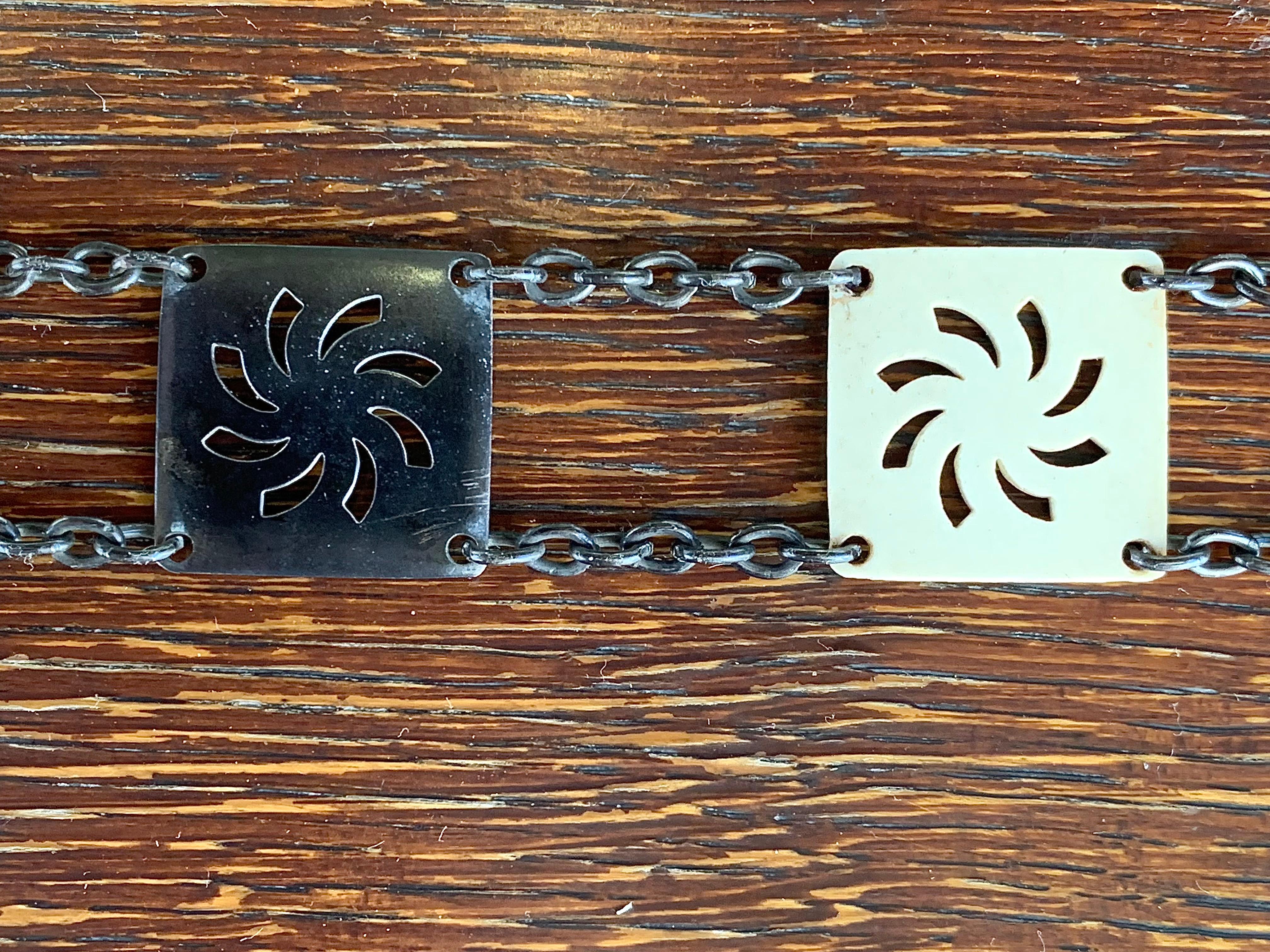 Ceinture de taille basse Art déco 1918 en celluloïd métallique effet pistolet carré deux tons en vente 8