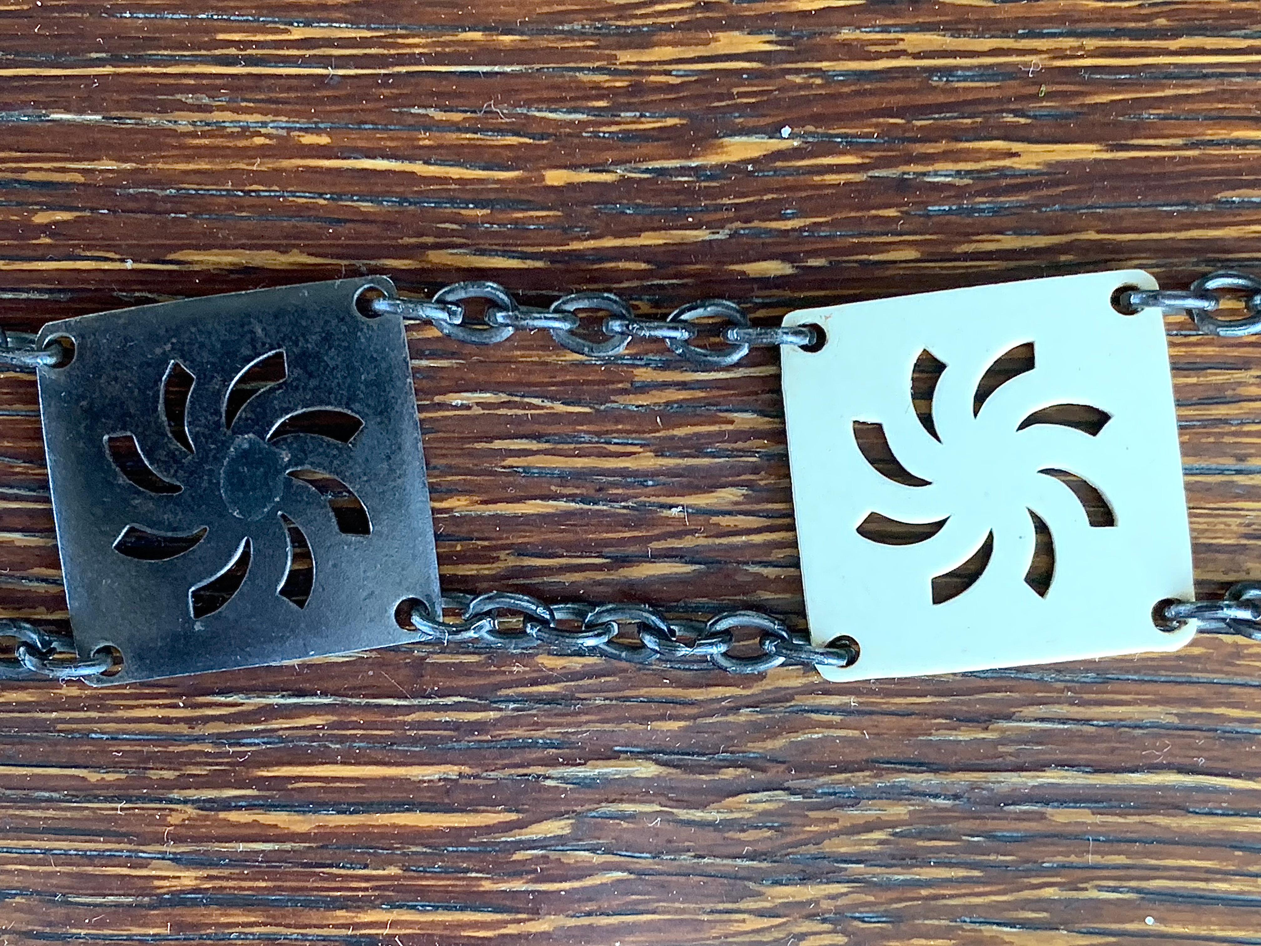 Ceinture de taille basse Art déco 1918 en celluloïd métallique effet pistolet carré deux tons en vente 11