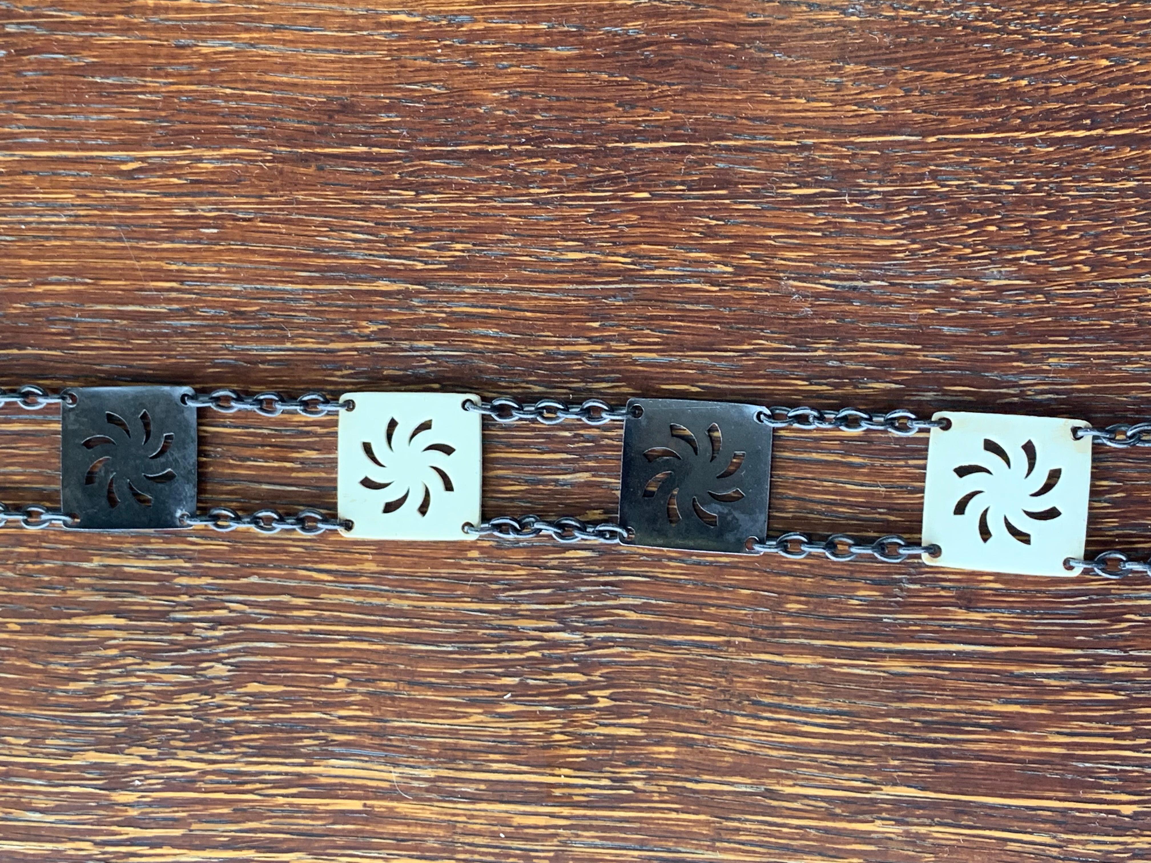 Ceinture de taille basse Art déco 1918 en celluloïd métallique effet pistolet carré deux tons en vente 3
