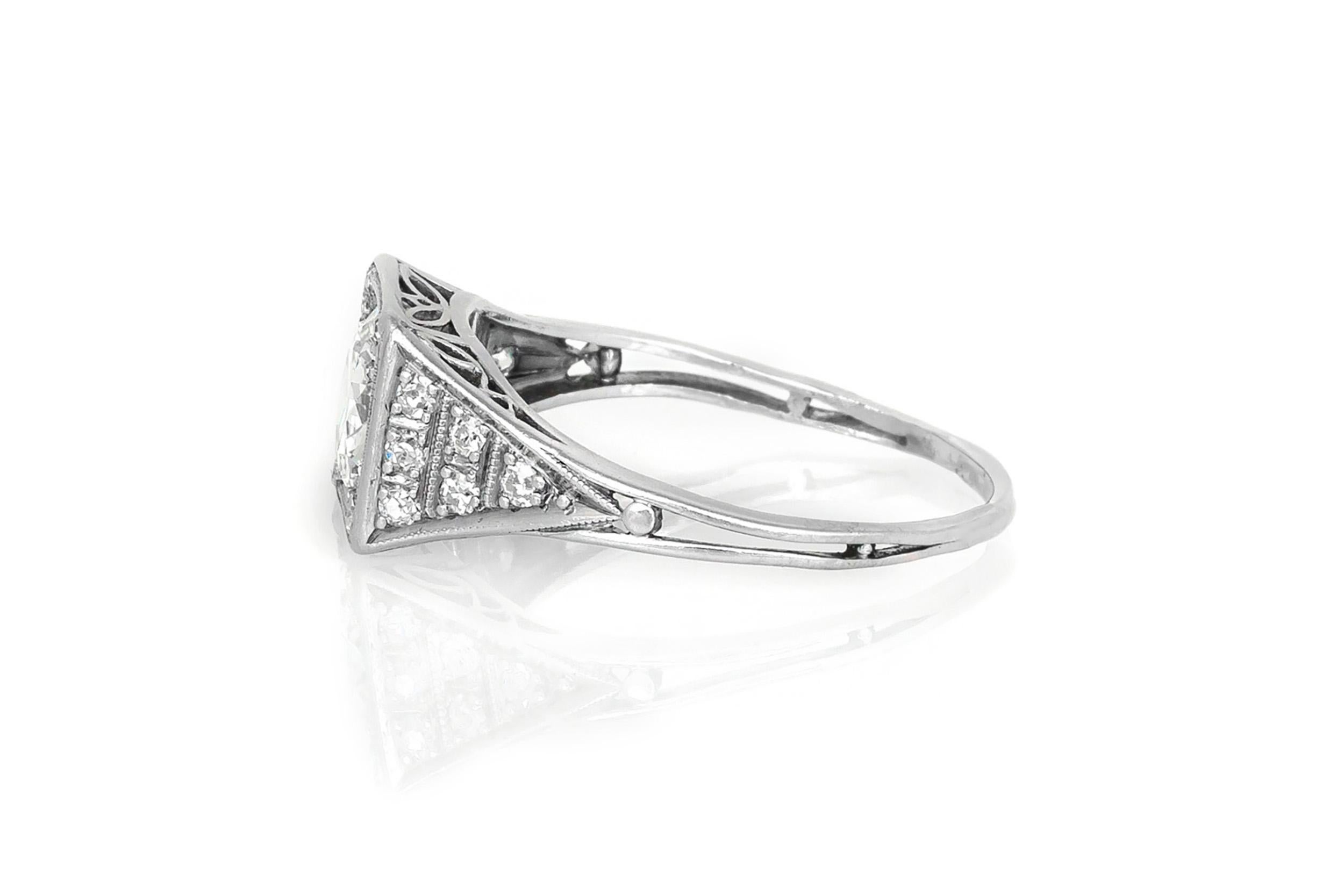 Antique Art Deco 1920s 1.00 Carat Old European Cut Diamond Engagement Ring In Good Condition For Sale In New York, NY