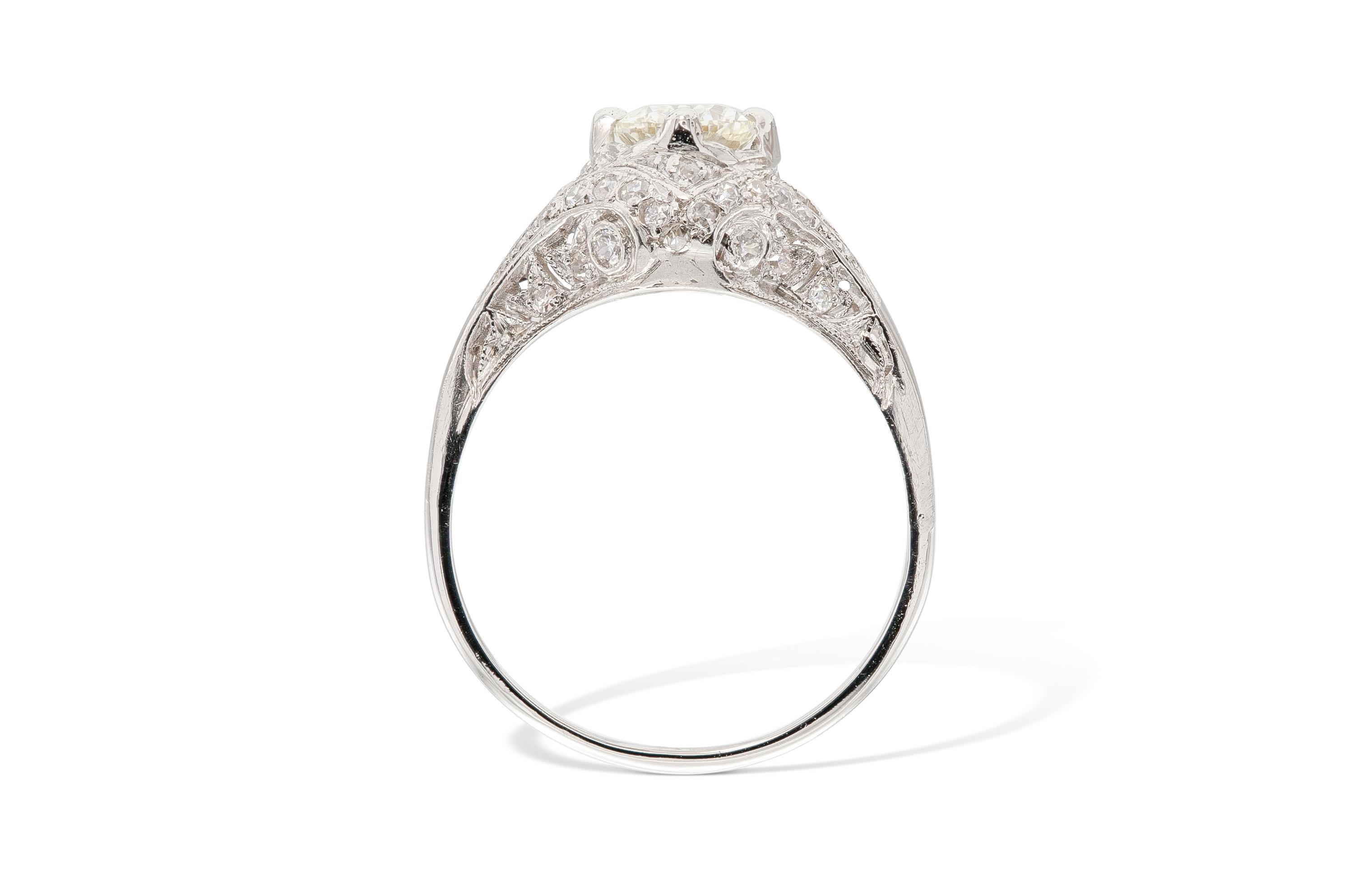 Women's Antique Art Deco 1920s 1.01 Carat Old European Cut Diamond Engagement Ring For Sale