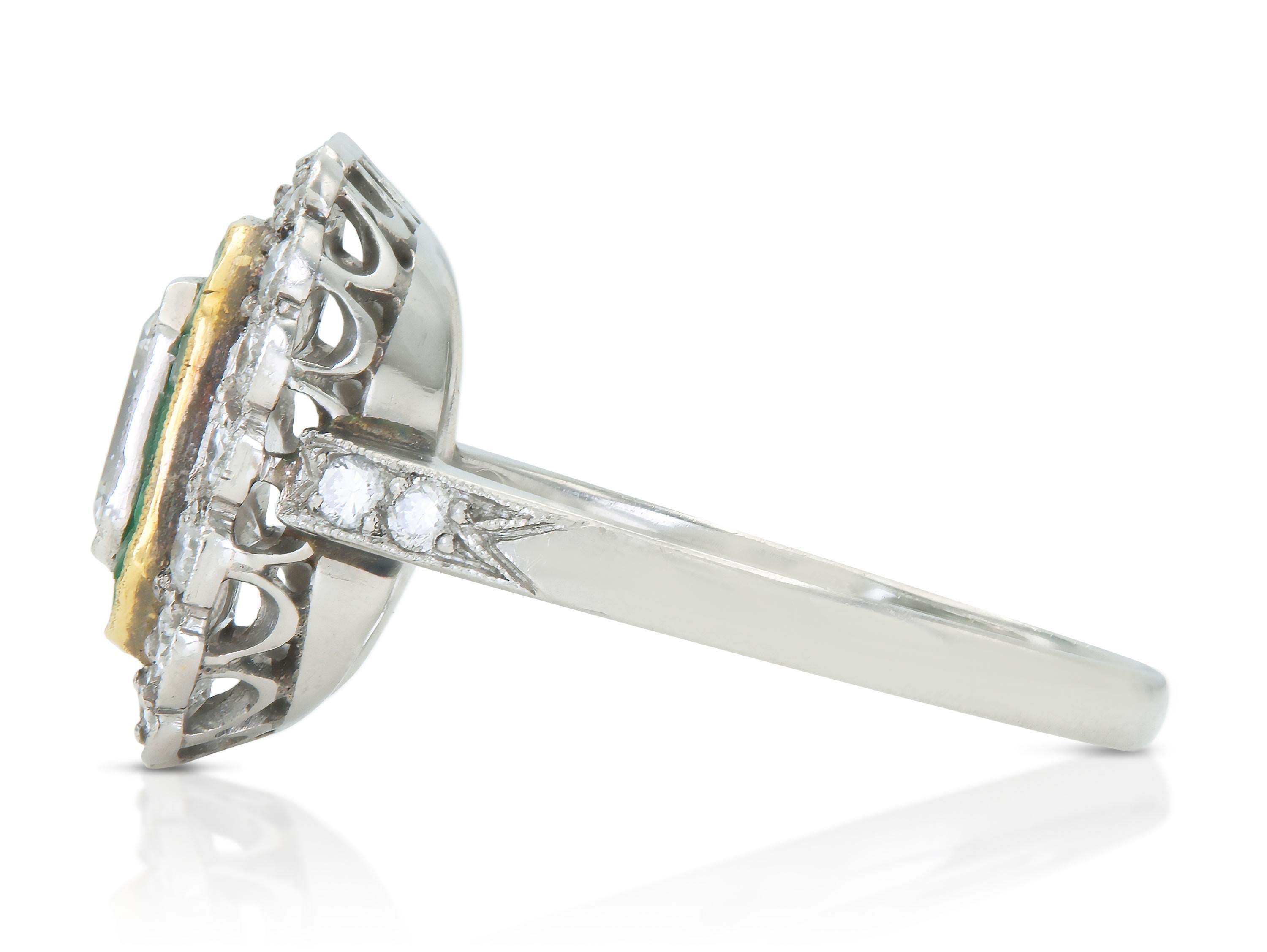 Art Déco Antico anello quadrato con diamante taglio Asscher da 1,20 carati e smeraldi in stile Art Deco anni '20 in vendita