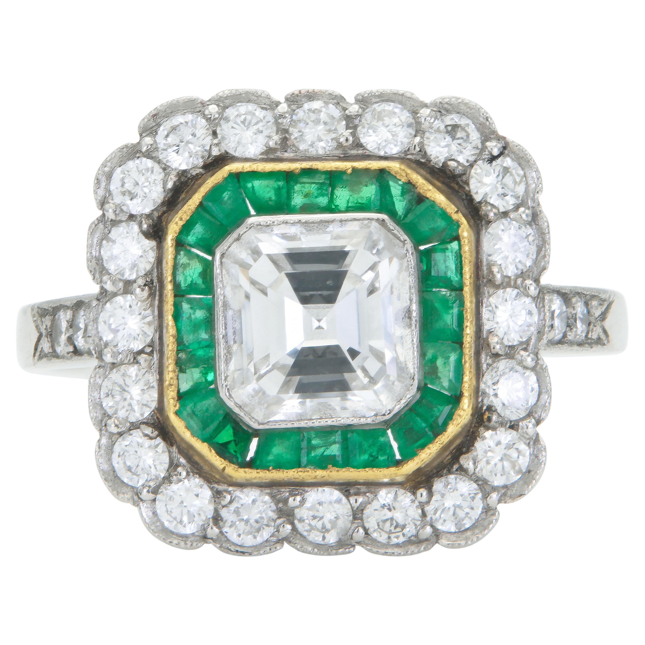 Antico anello quadrato con diamante taglio Asscher da 1,20 carati e smeraldi in stile Art Deco anni
20