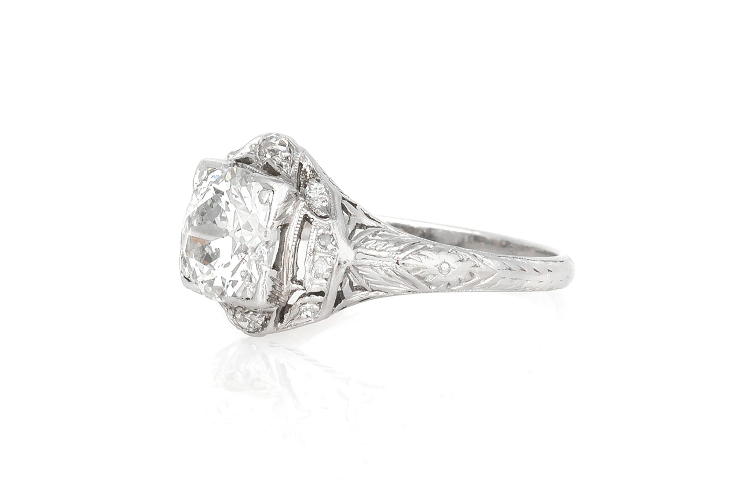 Finemente realizzato in platino con un diamante di taglio europeo antico del peso di circa 1,50 carati, colore H, purezza SI e diamanti di accento sulla montatura.
Circa anni '1920
Misura 6 1/4, ridimensionabile