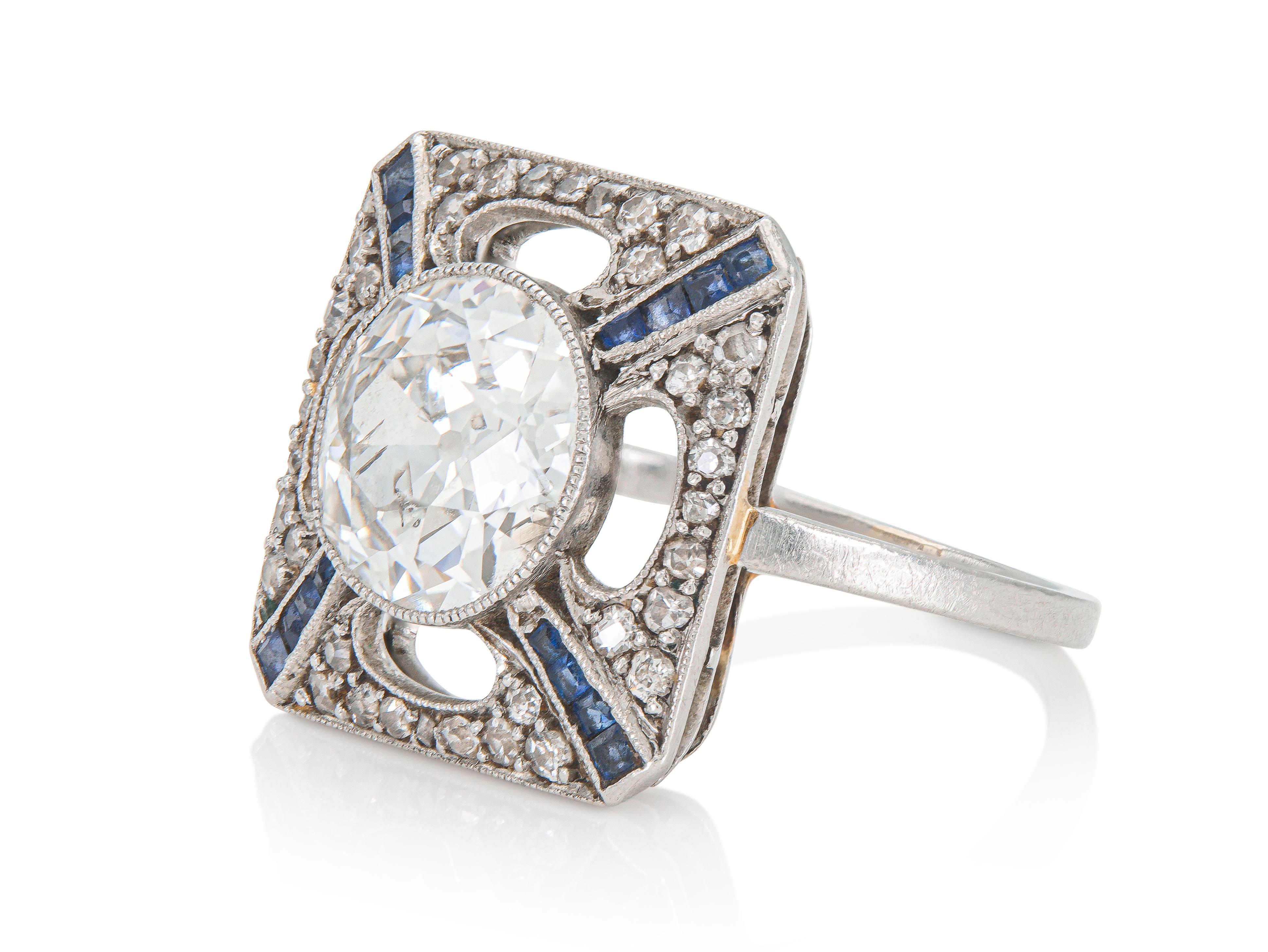 Finement réalisé en platine avec un diamant de taille européenne ancienne pesant environ 2,00 carats.
La bague est ornée de diamants à taille unique pesant environ 0,50 carats au total et de saphirs à taille carrée sur la monture.
Circa 1920s
Taille