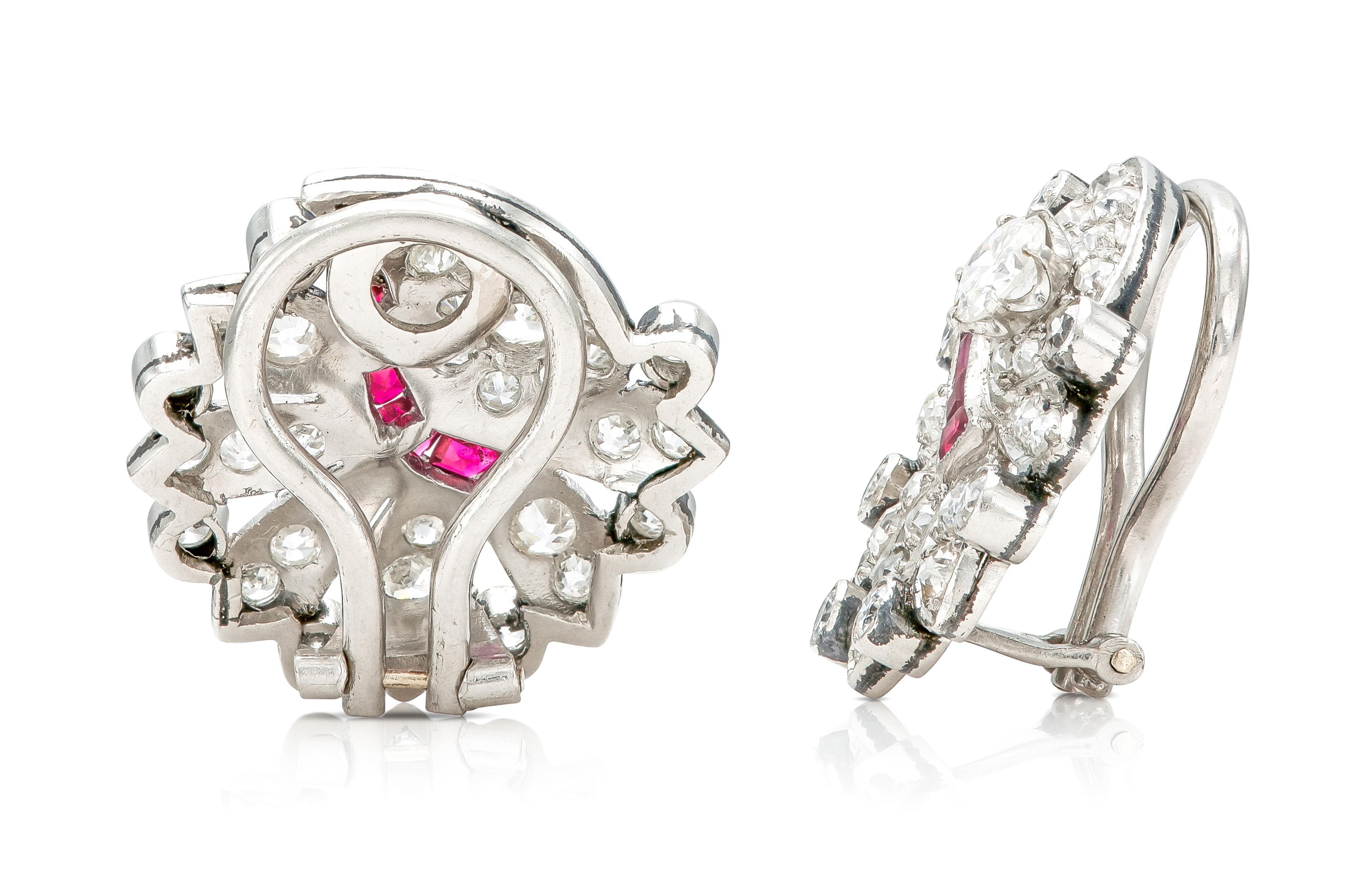 Taglio antico europeo Orecchini a fiore in stile Art Deco 1920 da 2,50 carati con diamanti e rubini in vendita