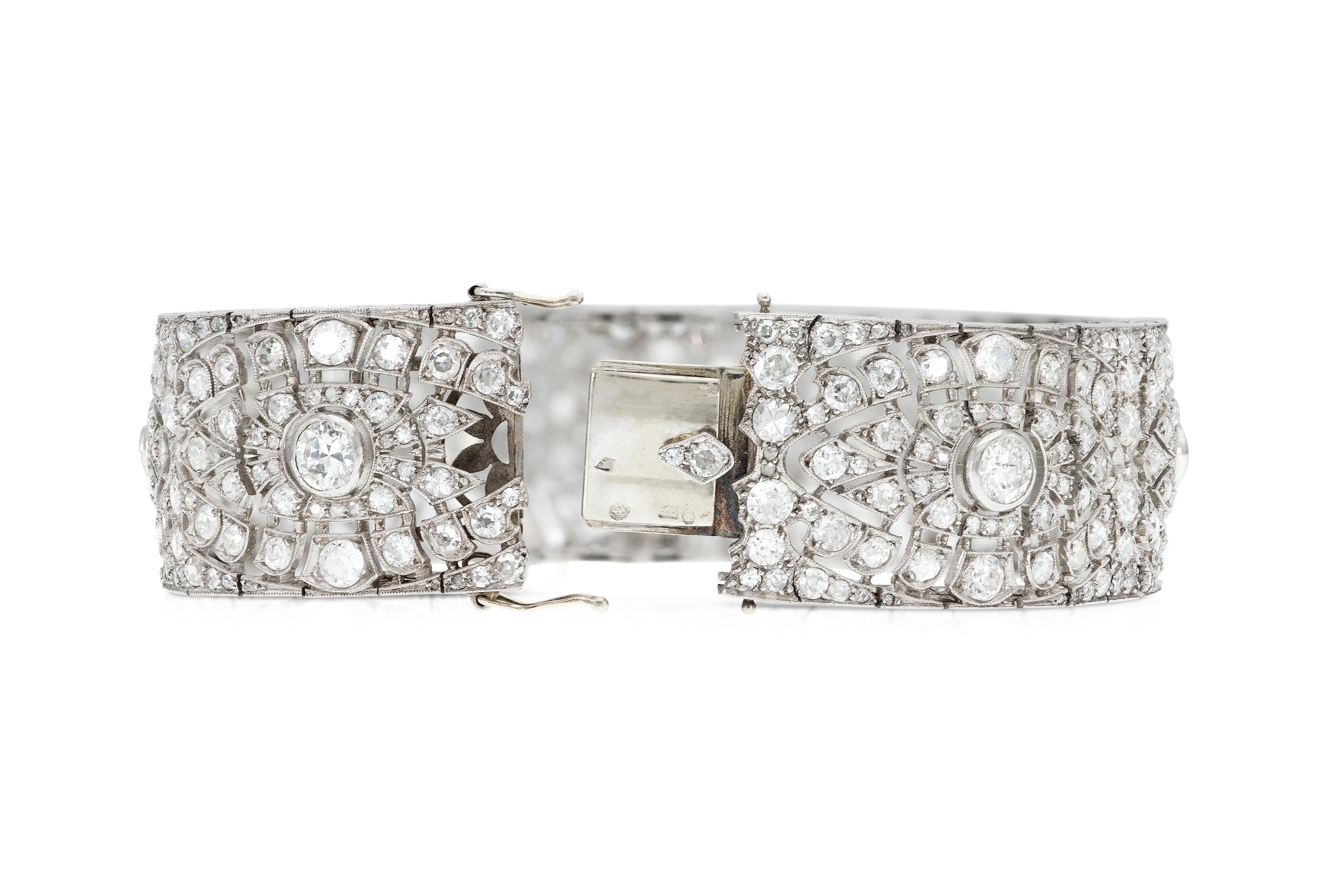 Antique Art Deco 1920s 25.00 Carat Diamond Bracelet In Good Condition For Sale In New York, NY