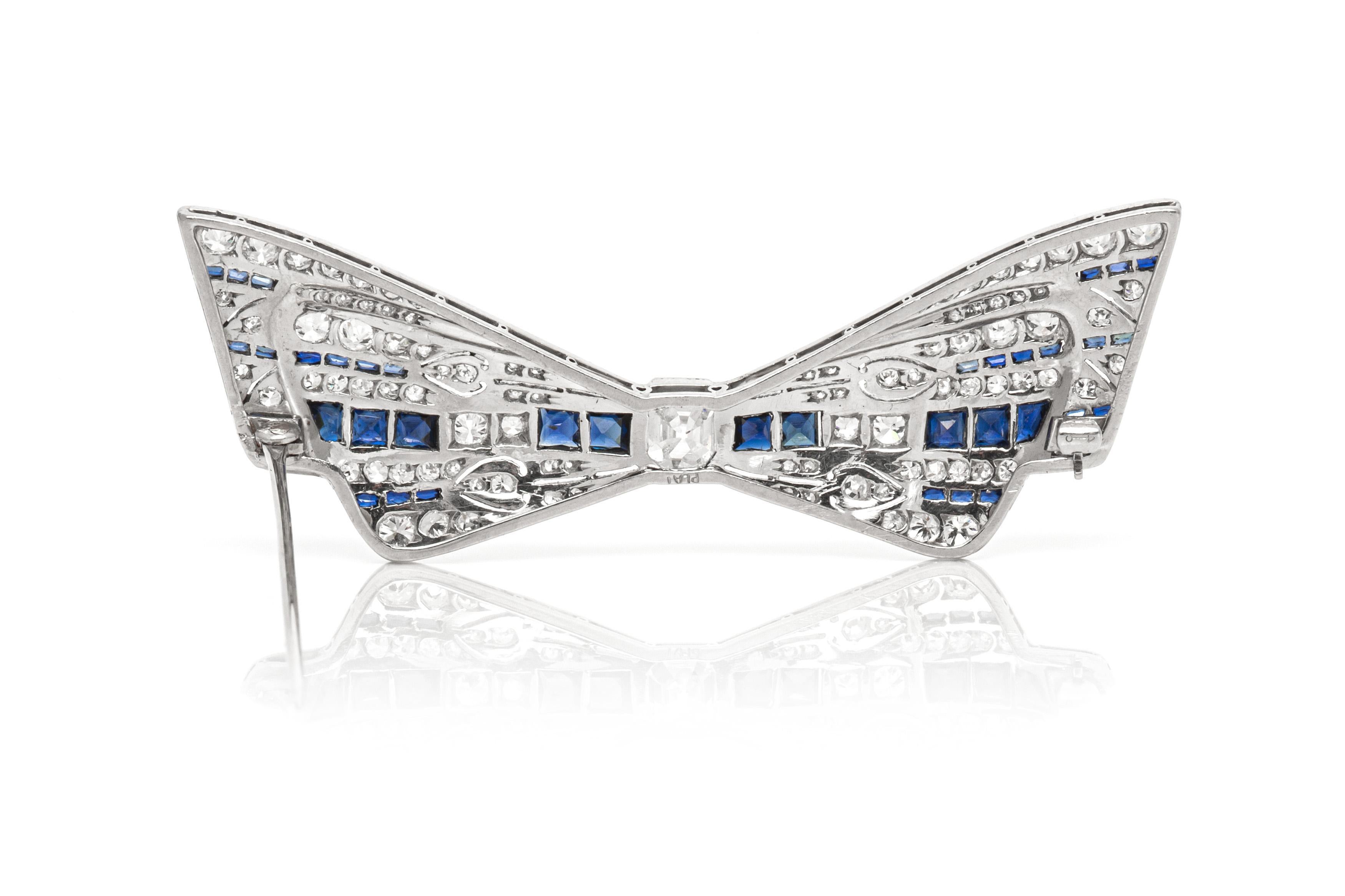 French Cut Antique Art Deco 1920s 2.70 Carat Diamond Bow Brooch with Sapphires For Sale