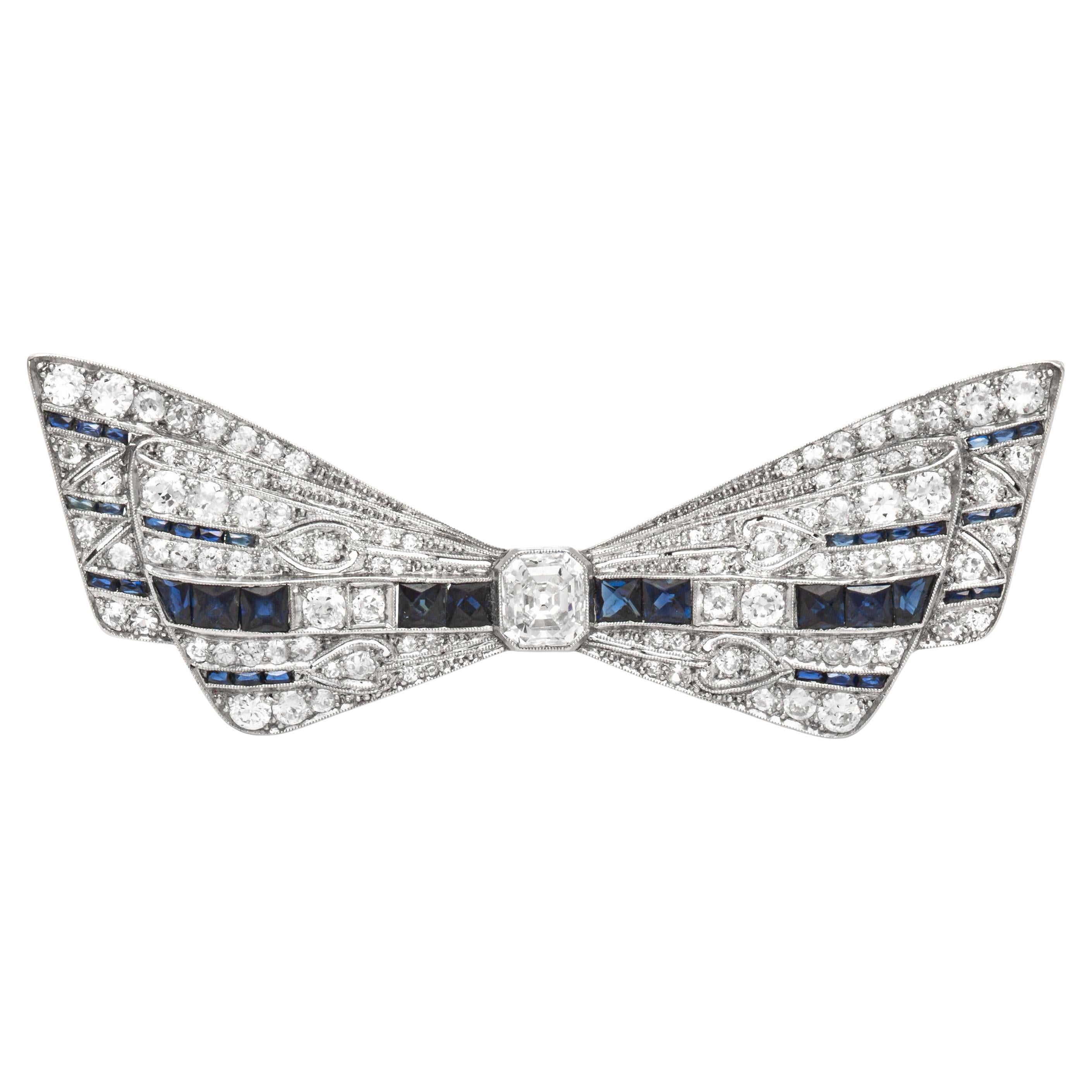 Arte Antiques Art Deco 1920s 2.70 Carat Diamond Bow Brooch with Sapphires