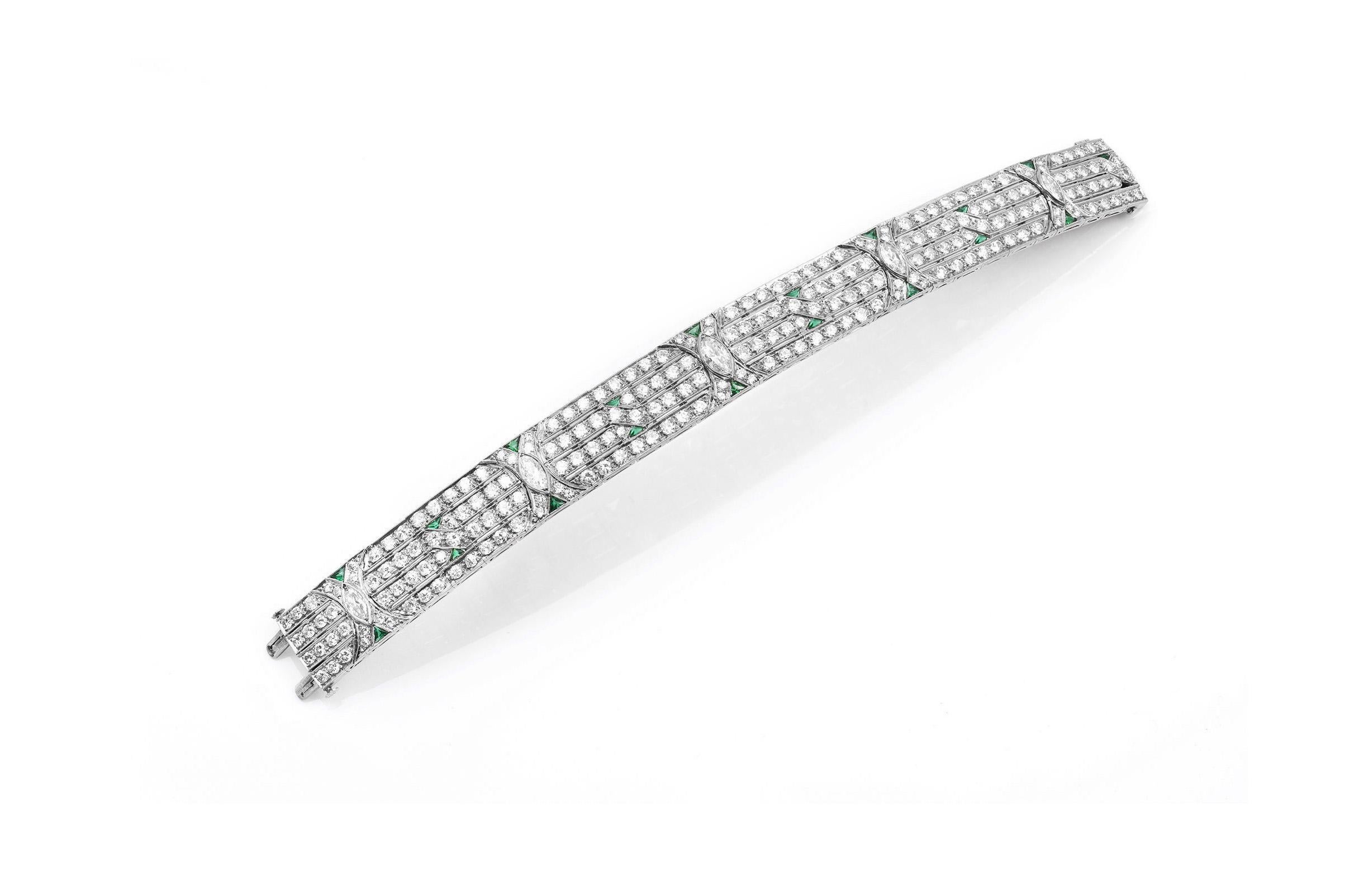 Taille trillion Bracelet Art déco ancien des années 1920 avec diamants et émeraudes en vente
