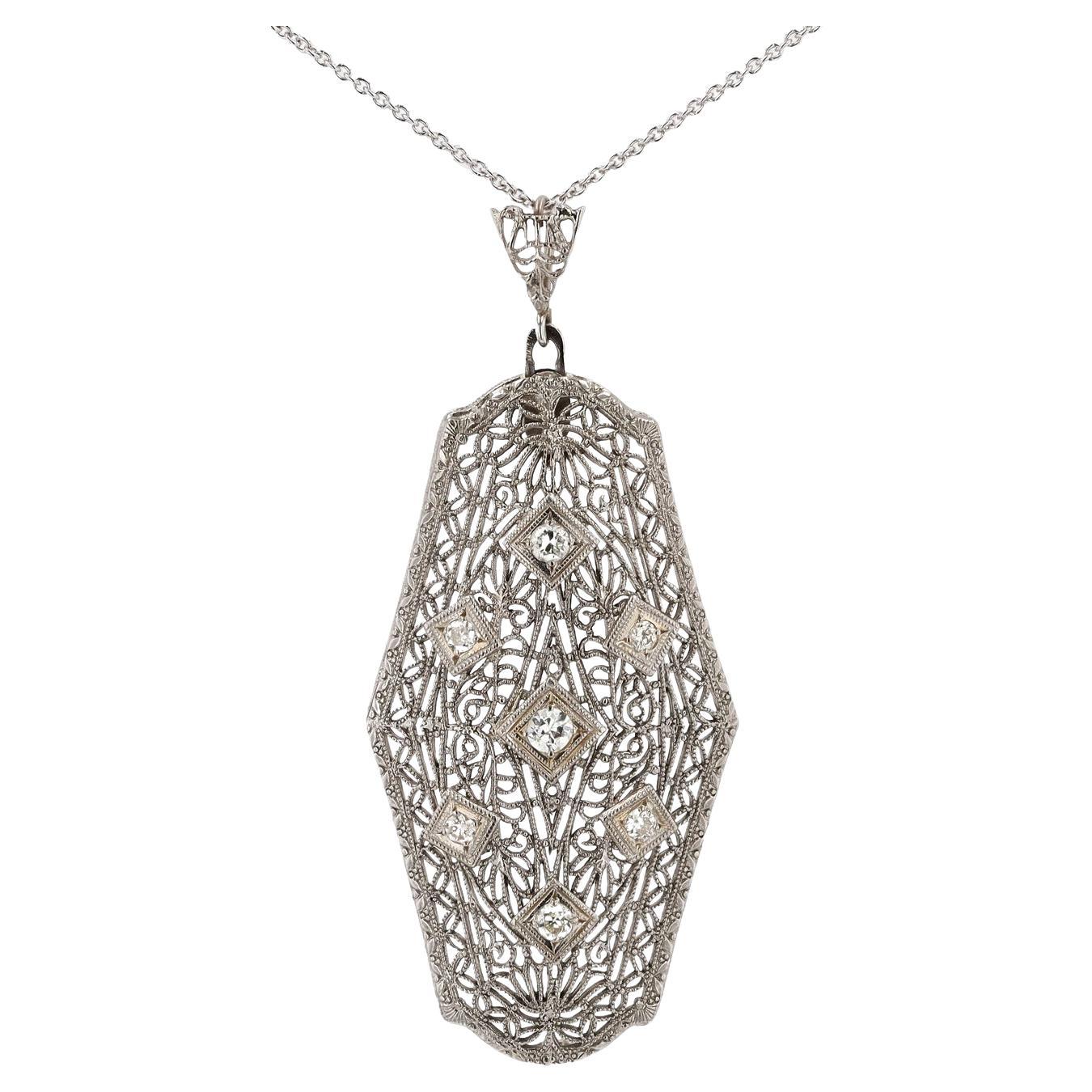 Arte Antiques Art Deco 1920s Filigree 7 Diamond Pendant Necklace en vente