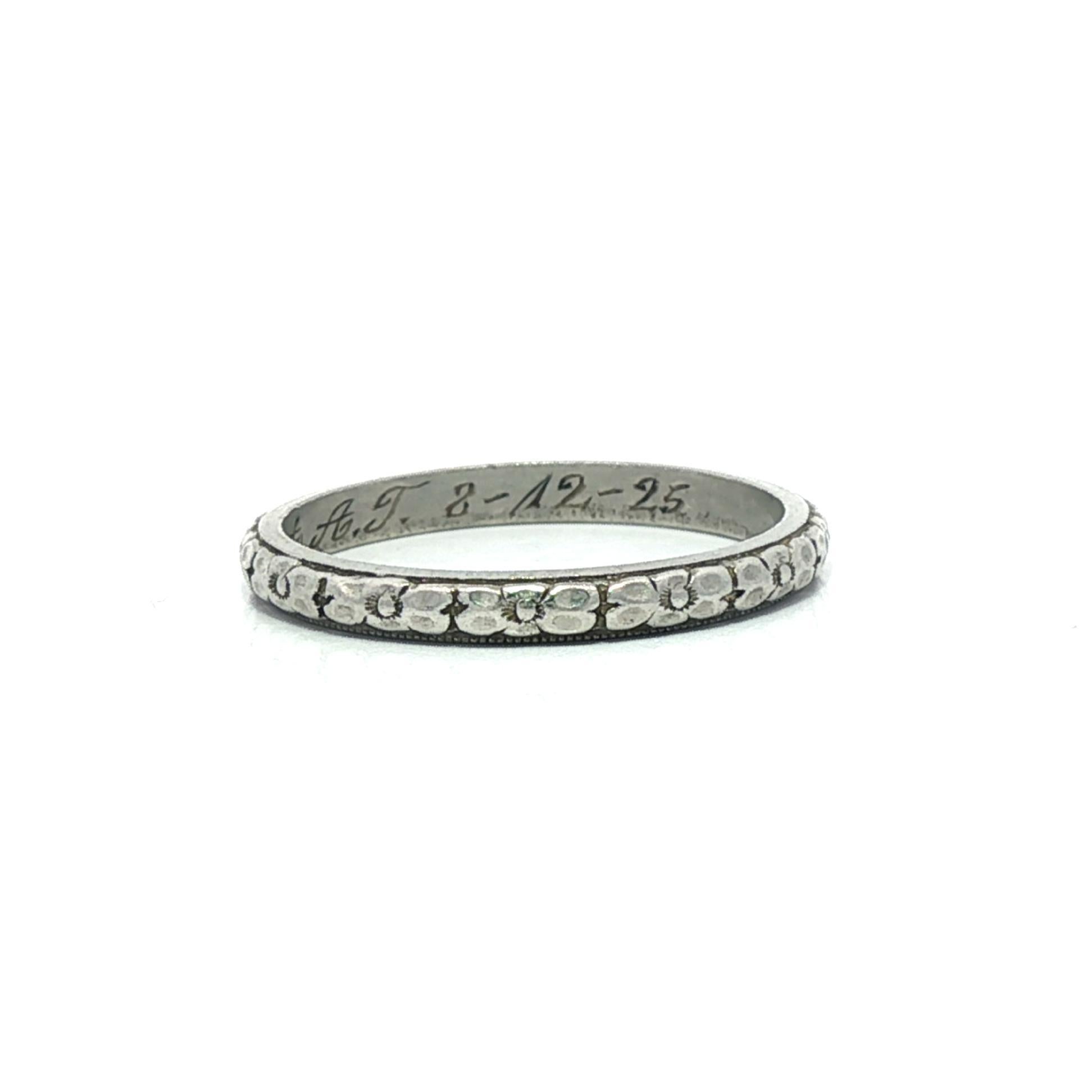 Art déco Arte Antiques Art Deco 1925 Platine 2mm Floral Stack Band Ring Taille 4.5 en vente