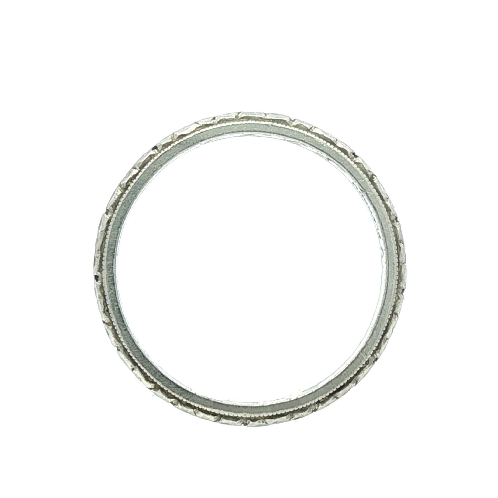 Arte Antiques Art Deco 1925 Platine 2mm Floral Stack Band Ring Taille 4.5 Bon état - En vente à Montclair, NJ