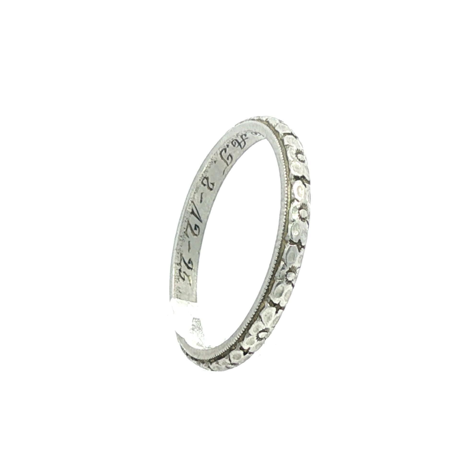 Arte Antiques Art Deco 1925 Platine 2mm Floral Stack Band Ring Taille 4.5 Pour femmes en vente