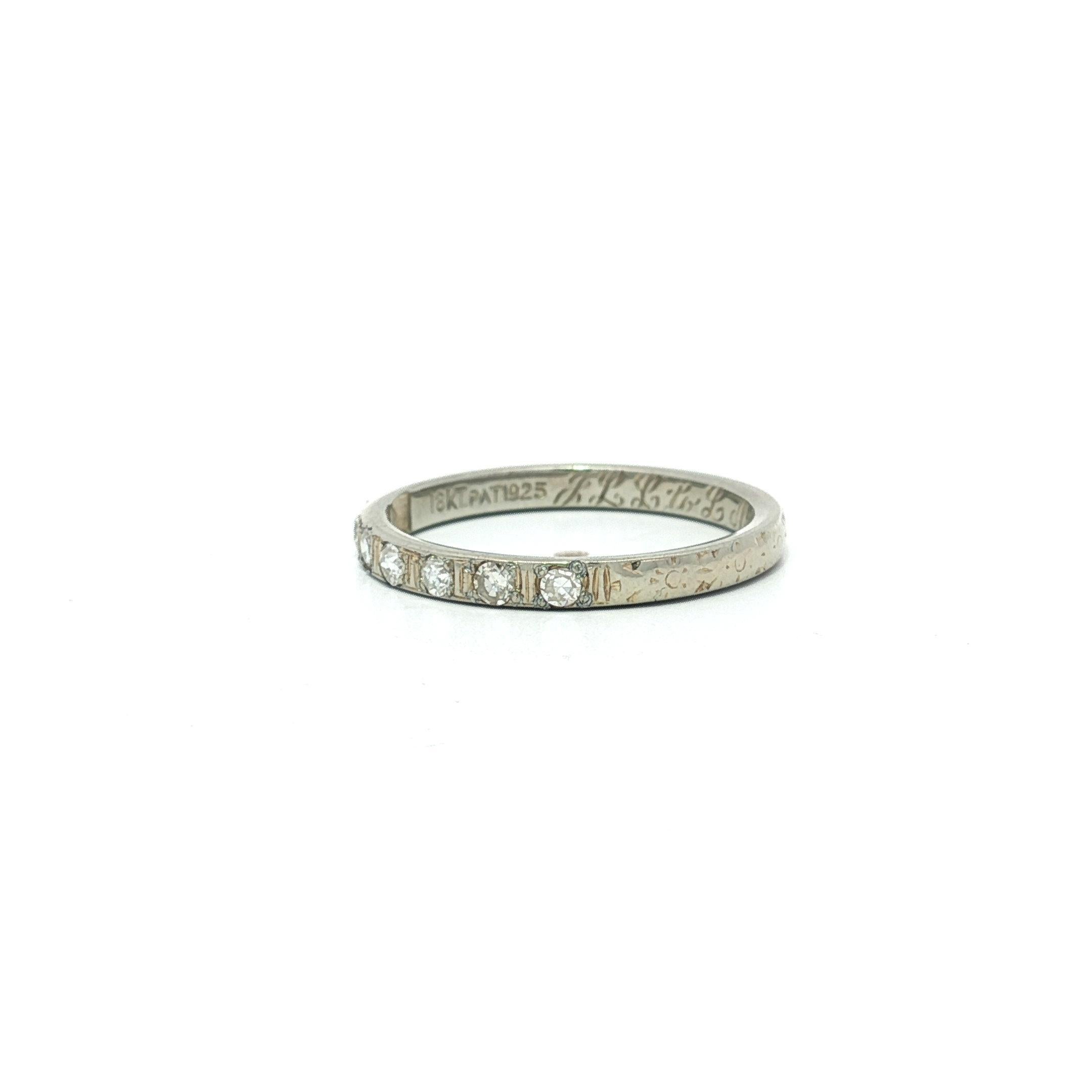 Antike Art Deco 1927 18k Weißgold 0,15ctw Old Diamond Stack Wedding Band Ring (Alteuropäischer Brillantschliff) im Angebot