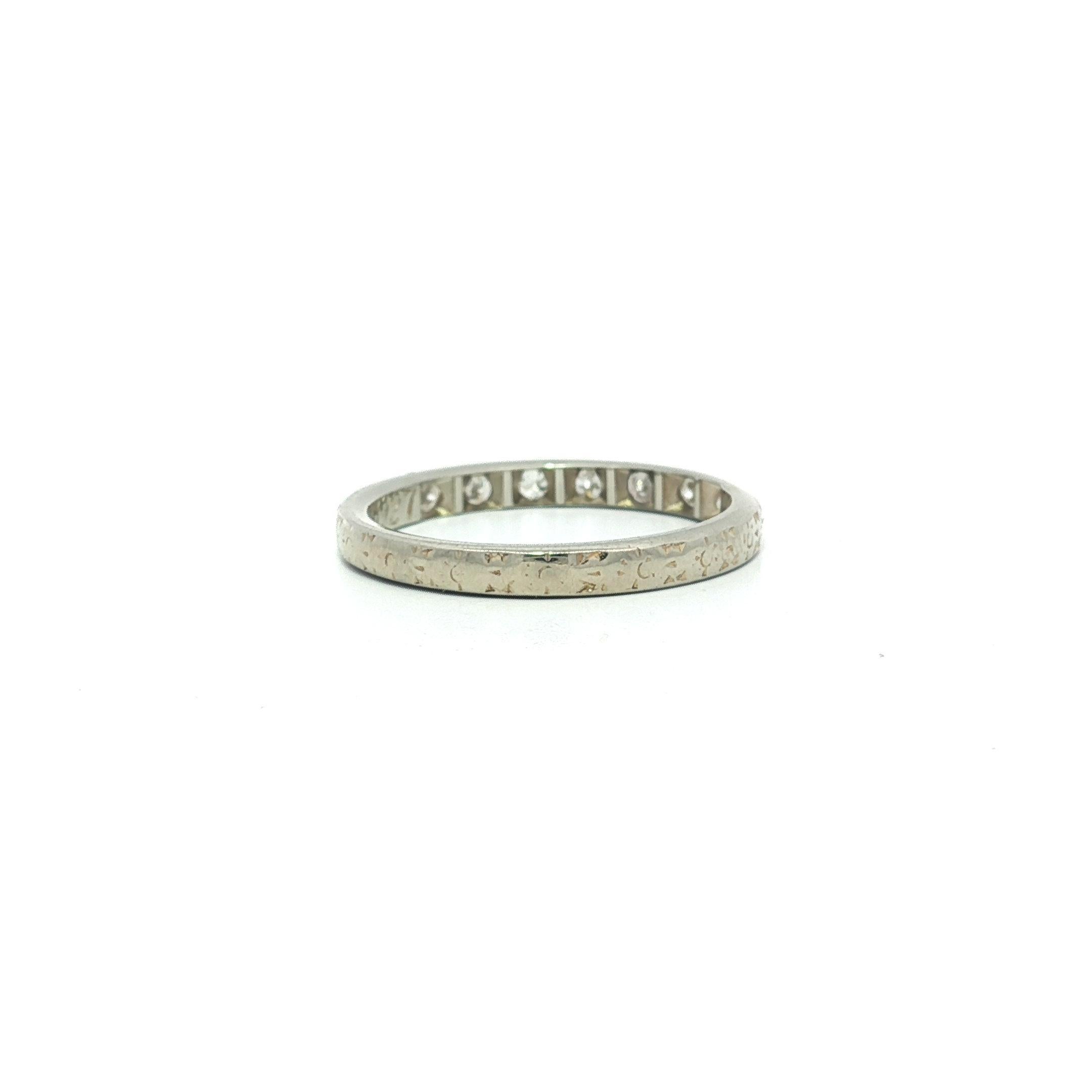 Antike Art Deco 1927 18k Weißgold 0,15ctw Old Diamond Stack Wedding Band Ring im Zustand „Gut“ im Angebot in Montclair, NJ