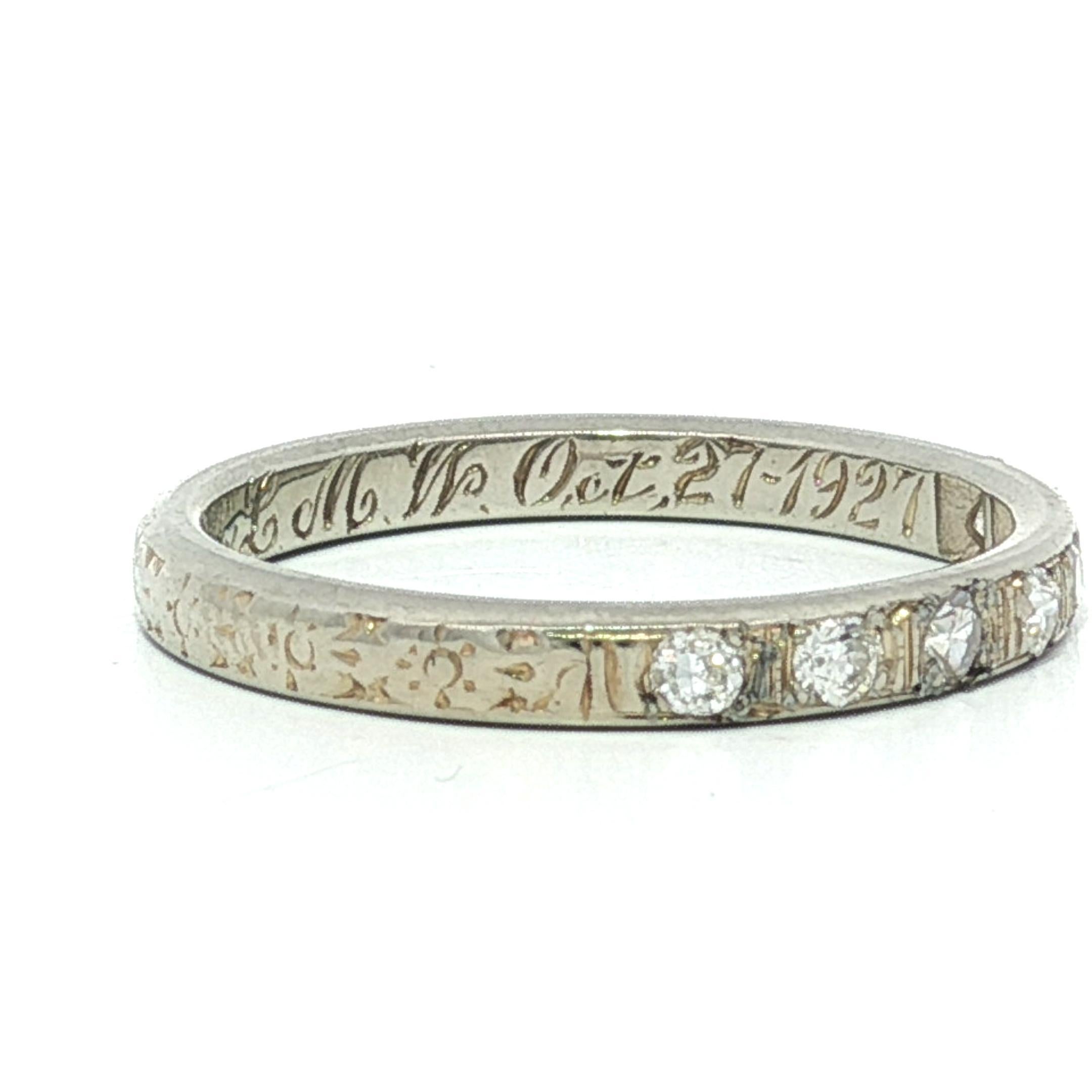 Antike Art Deco 1927 18k Weißgold 0,15ctw Old Diamond Stack Wedding Band Ring im Angebot 1
