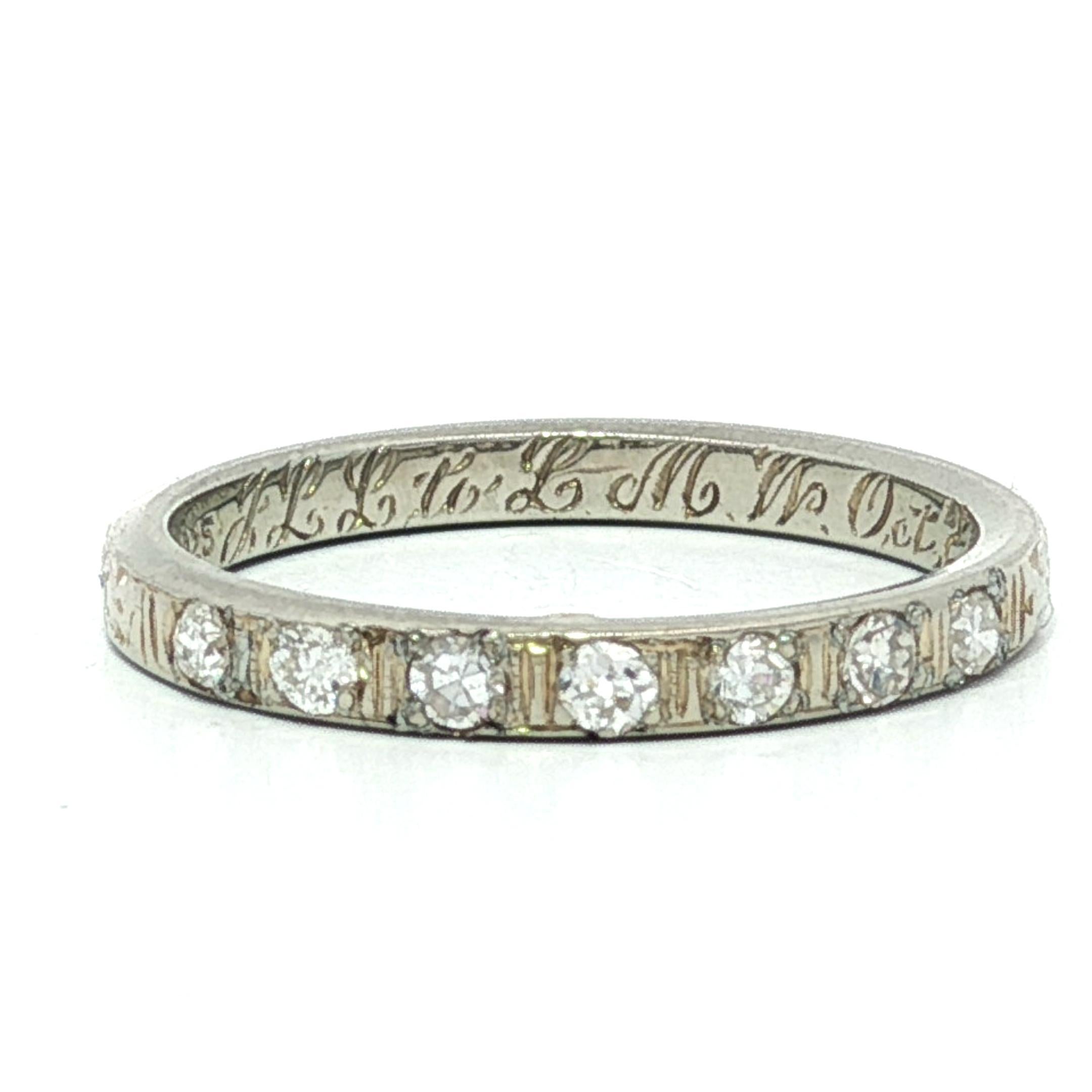 Antike Art Deco 1927 18k Weißgold 0,15ctw Old Diamond Stack Wedding Band Ring im Angebot 2