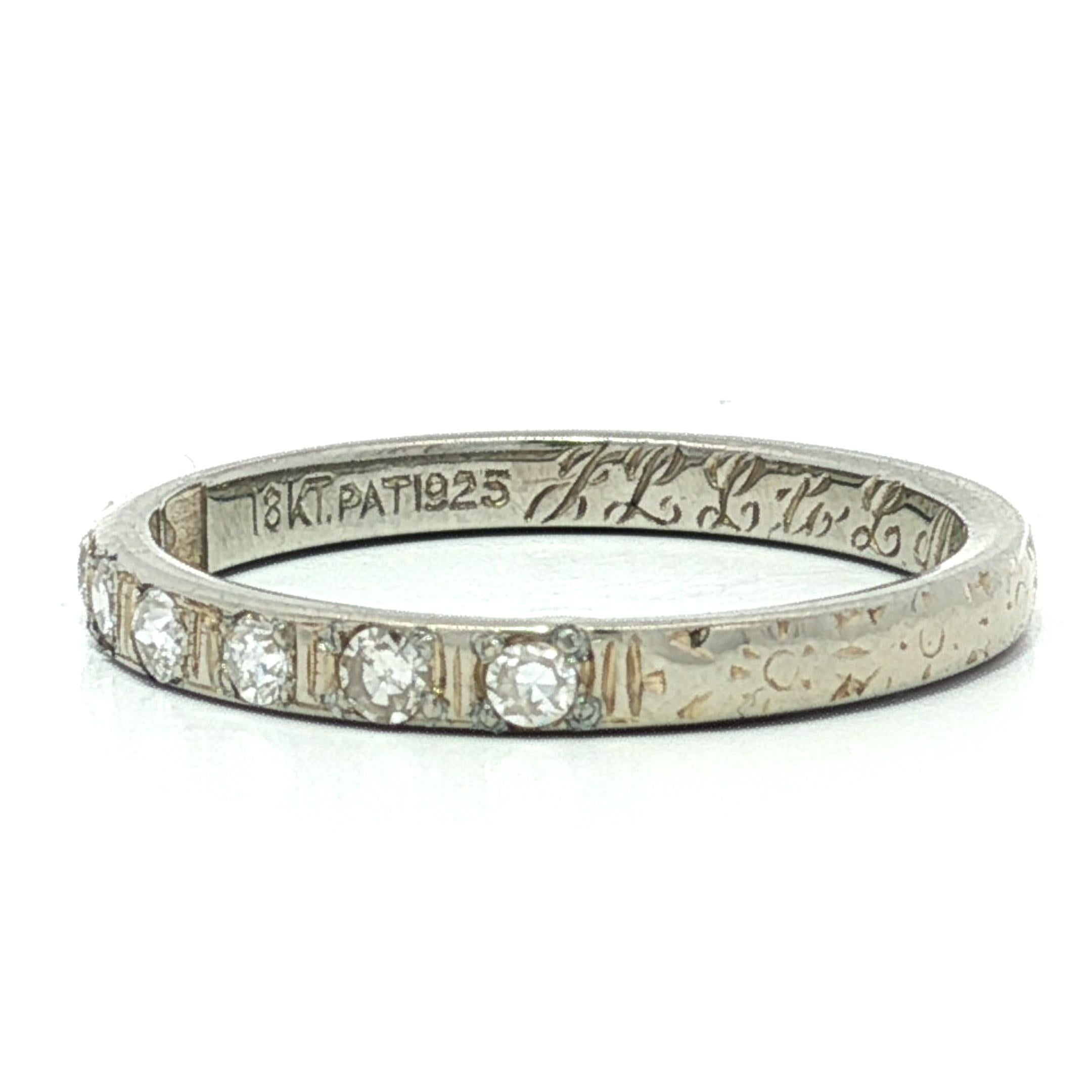 Antike Art Deco 1927 18k Weißgold 0,15ctw Old Diamond Stack Wedding Band Ring im Angebot 3