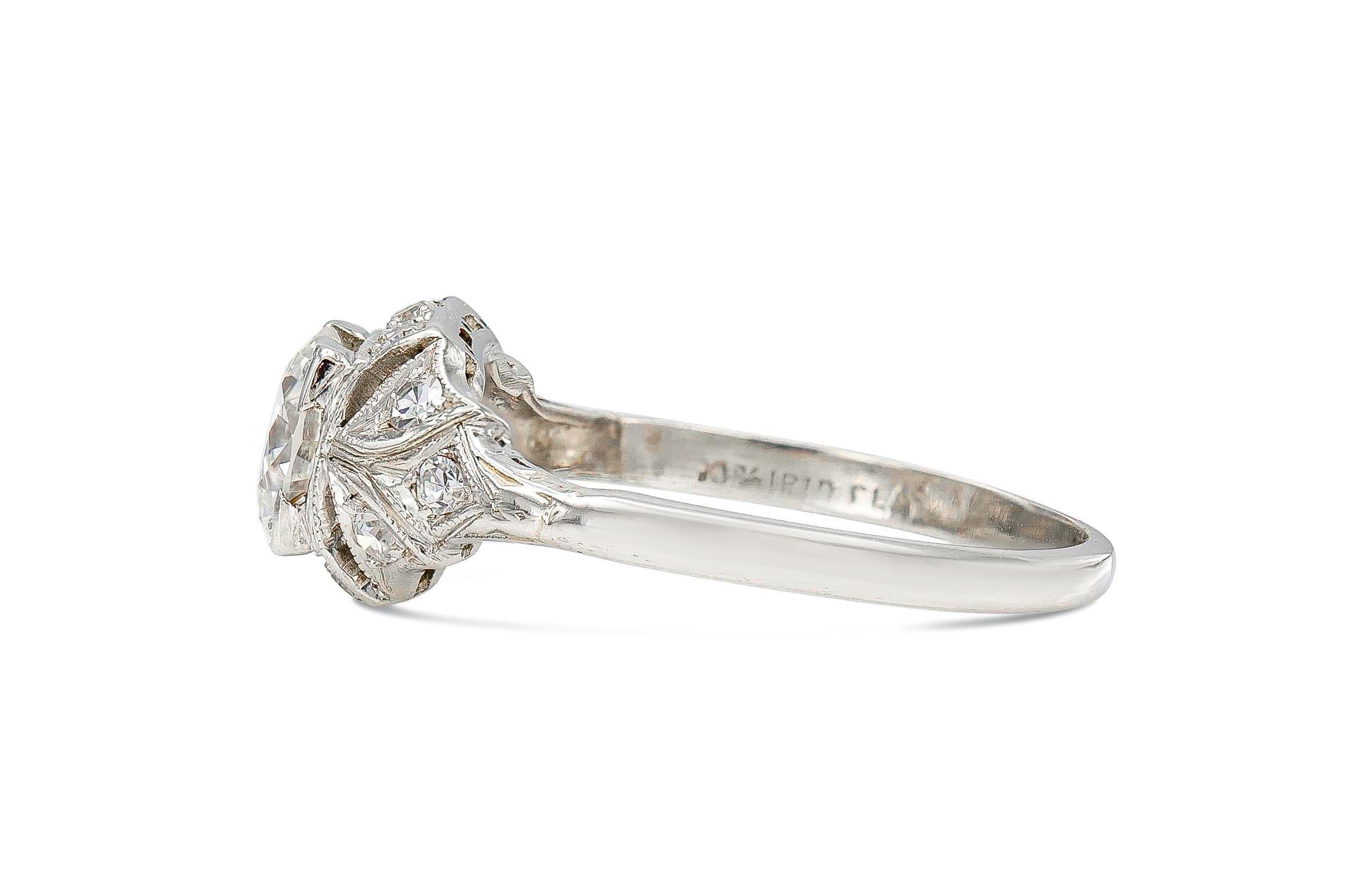 Antiguo Anillo de Compromiso Art Decó 1930 con Diamante de Corte Europeo Antiguo de 1,00 Quilate Corte europeo antiguo en venta