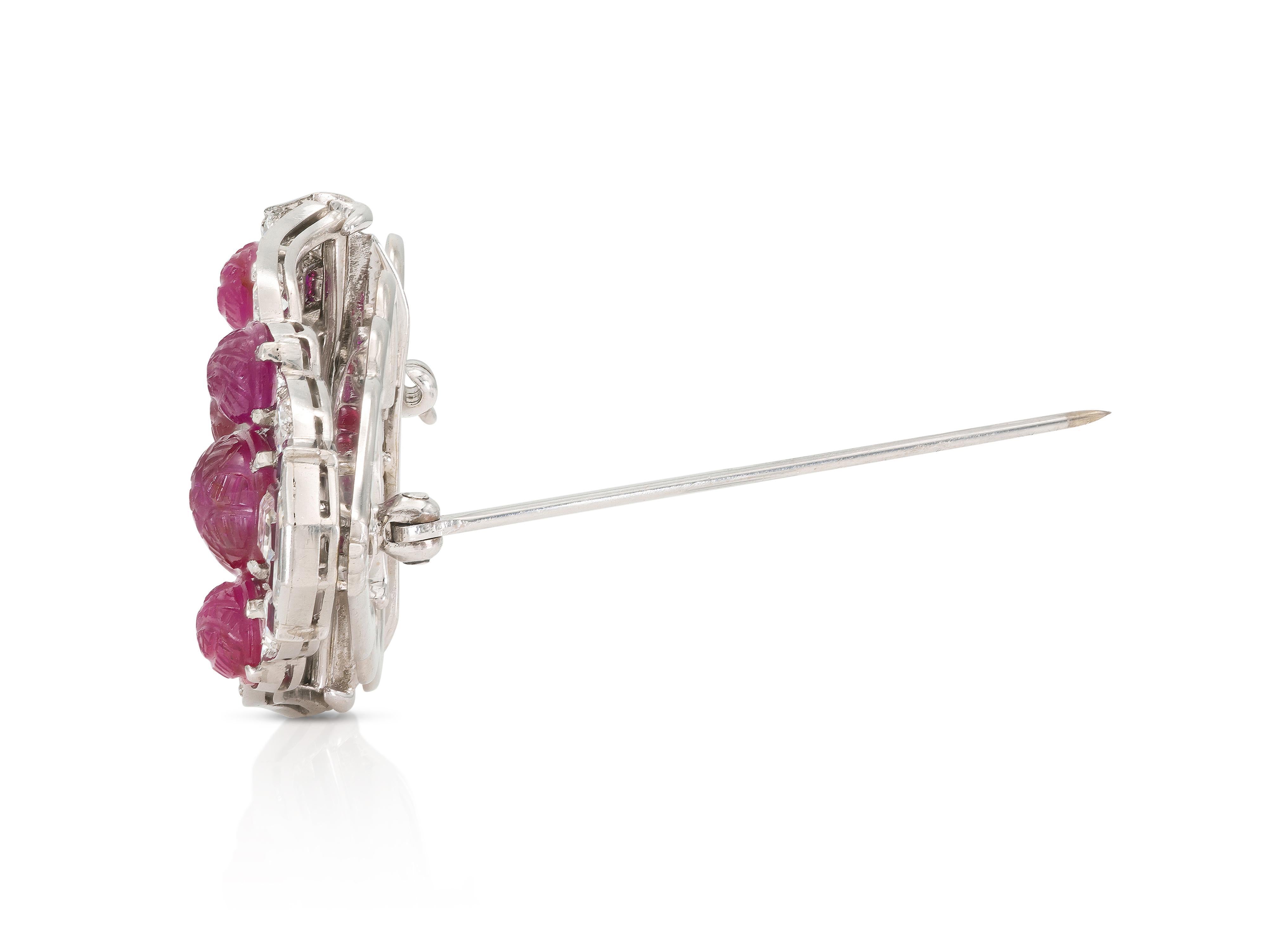Taille mixte Broche à double clip Art déco des années 1930, rubis 12,00 carats et diamants 7,40 carats en vente