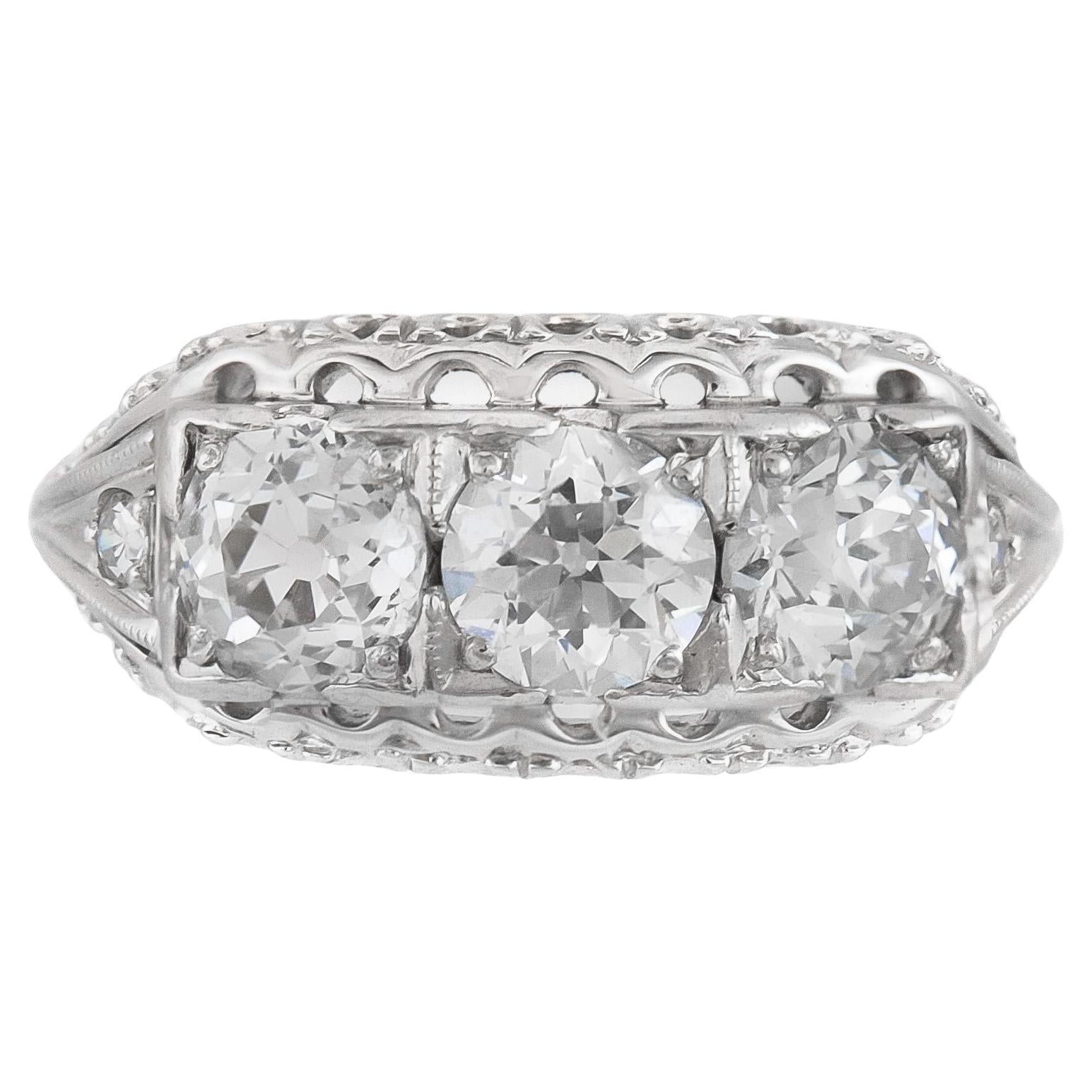 Antiguo Anillo de Diamantes Art Decó de 1930 de 1,50 quilates y tres piedras de talla europea antigua