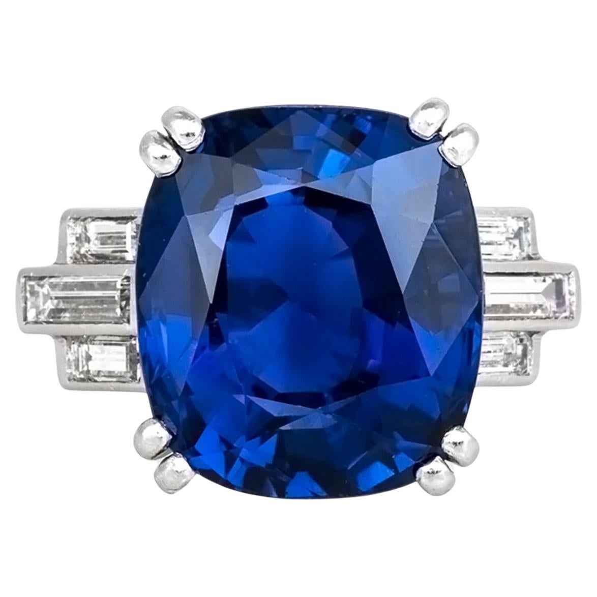 Antique Art Deco 1930s 17.13 Carat Ceylon Sapphire Ring with Diamonds For Sale