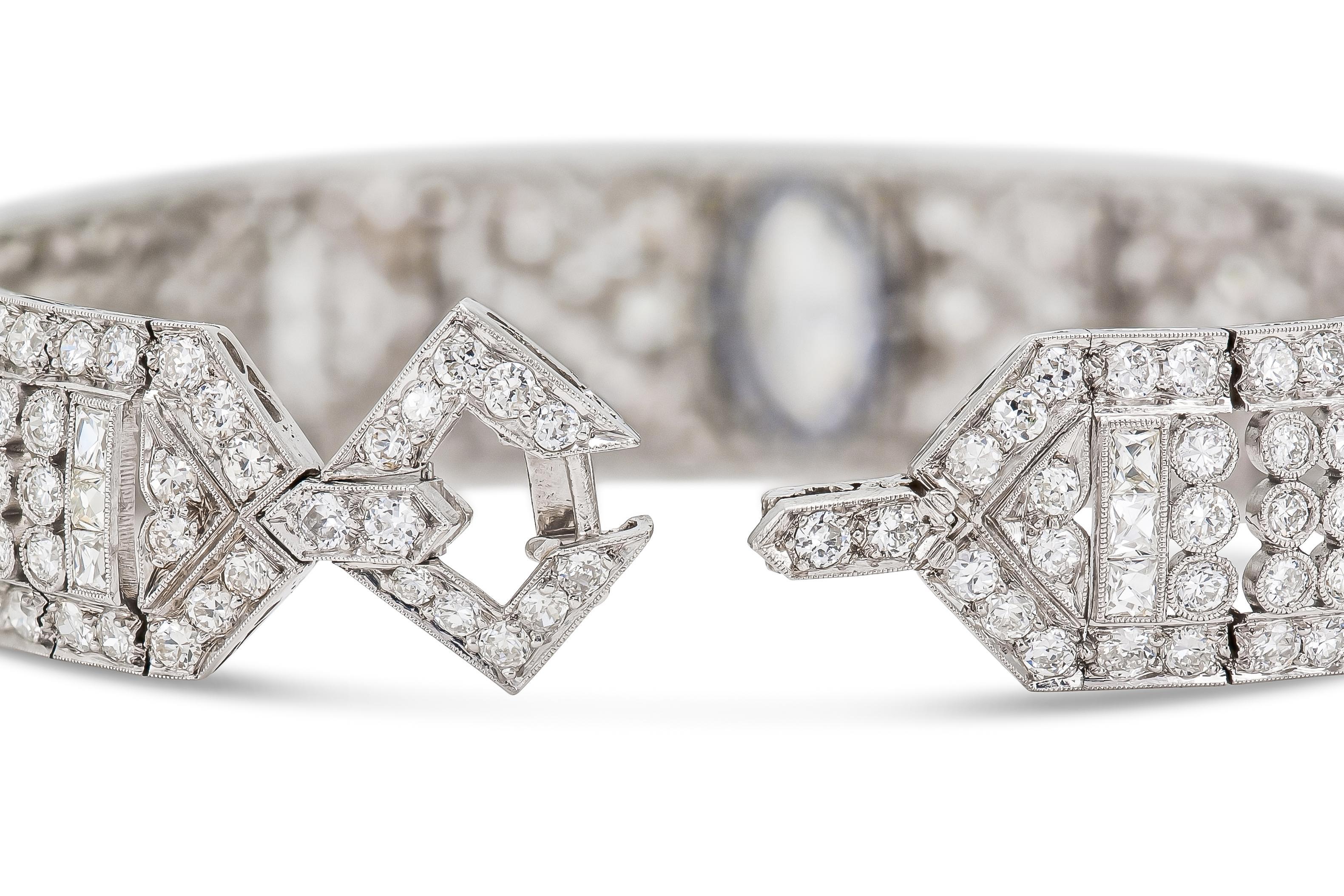 Square Cut Antique Art Deco 1930s 18.00 Carat Diamond Bracelet with Sapphires For Sale