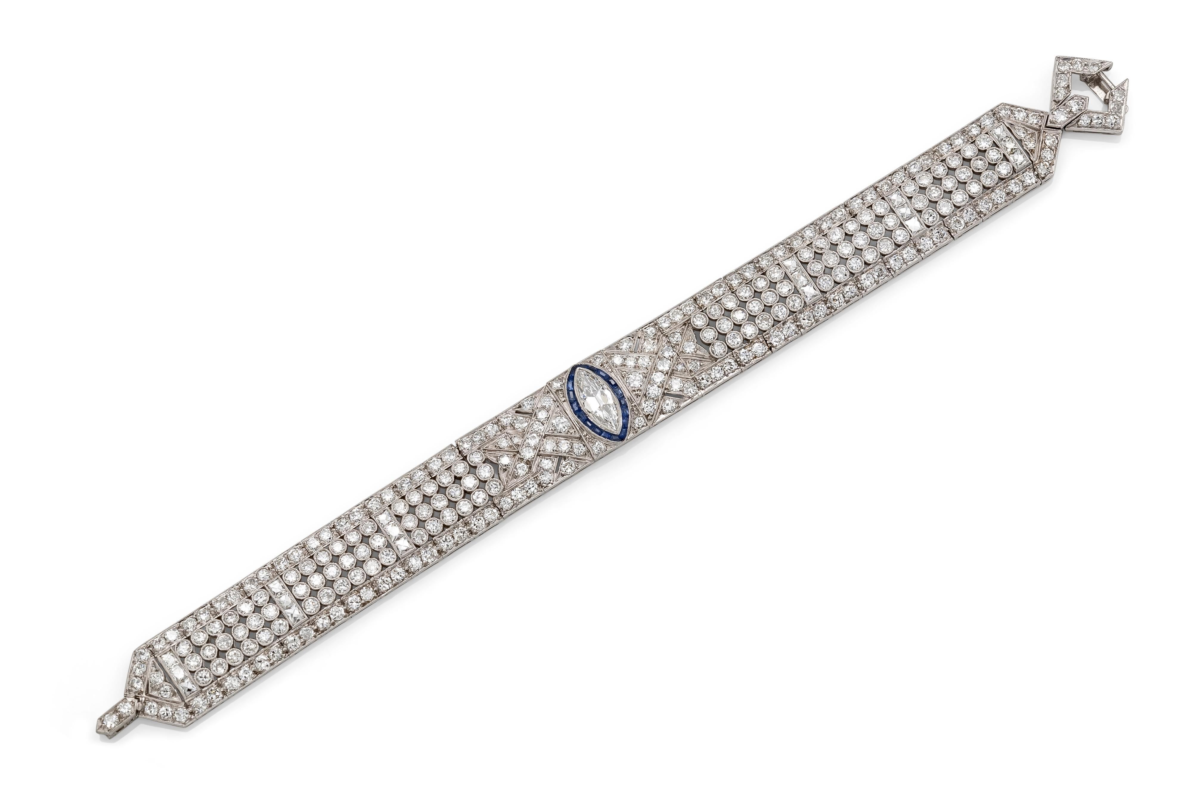 Antique Art Deco 1930s 18.00 Carat Diamond Bracelet with Sapphires In Good Condition For Sale In New York, NY