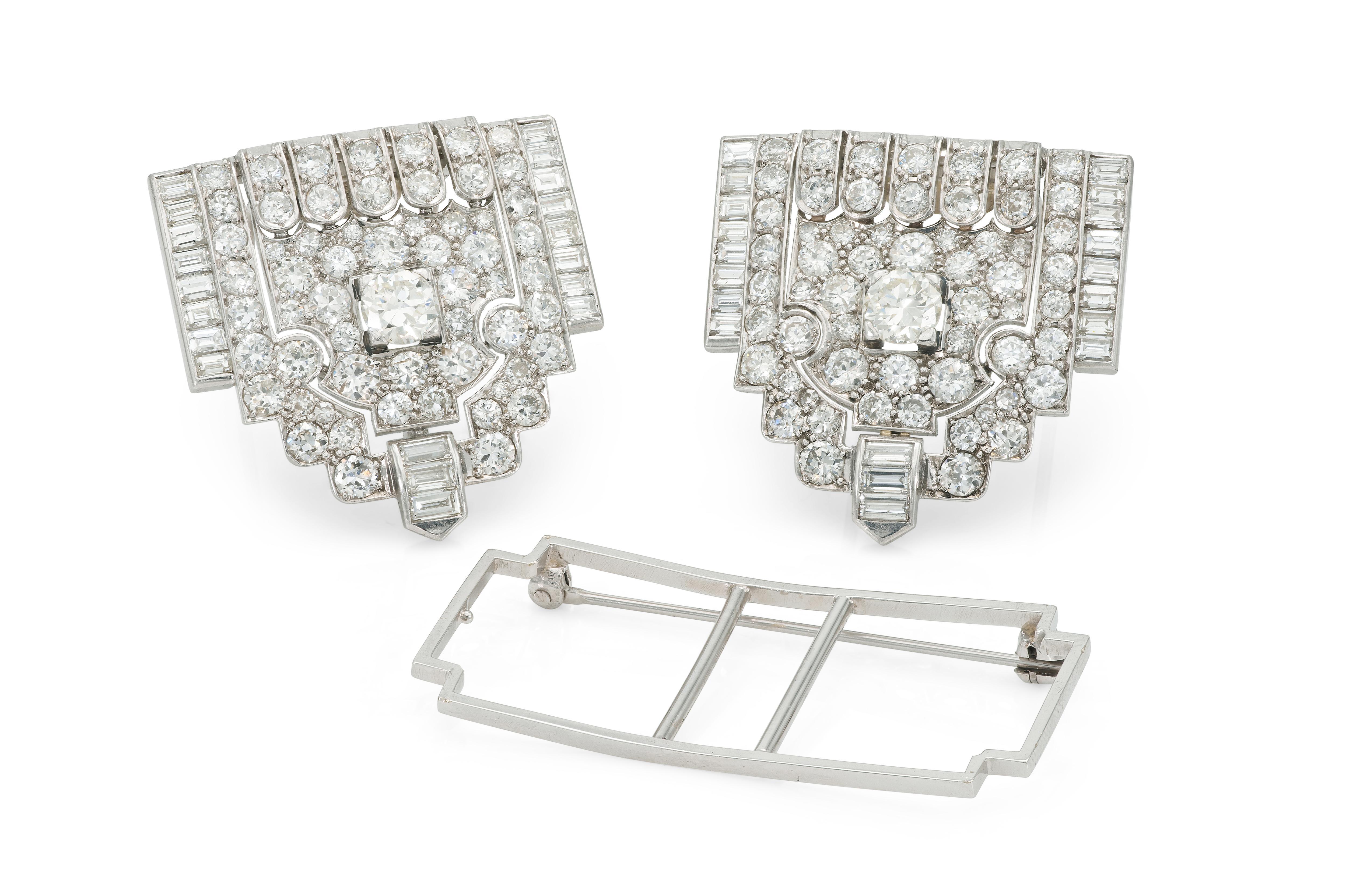 Women's Antique Art Deco 1930s 22.00 Carat Diamond Double Clip Brooch For Sale