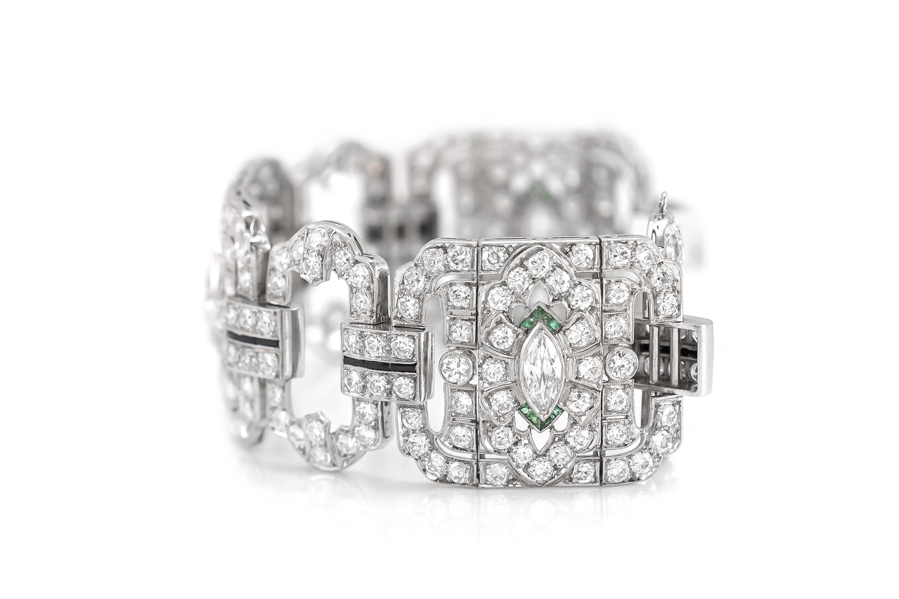 Art déco Antique Art Deco 1930s 22.00 Carat Diamond Wide Bracelet with Emerald and Onyx en vente
