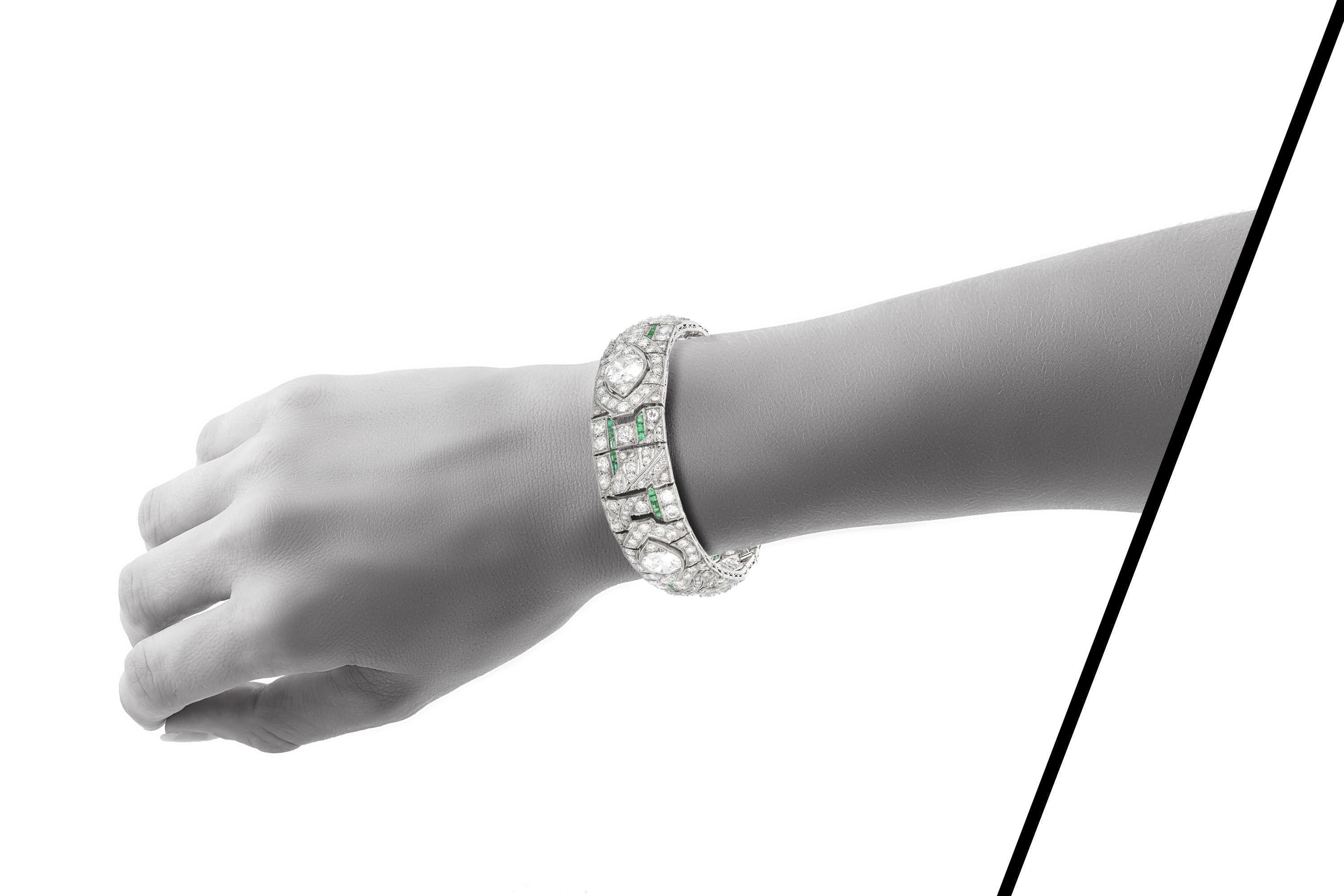 Bracelet Art déco ancien des années 1930, avec diamants et émeraudes de 24,50 carats Pour femmes en vente