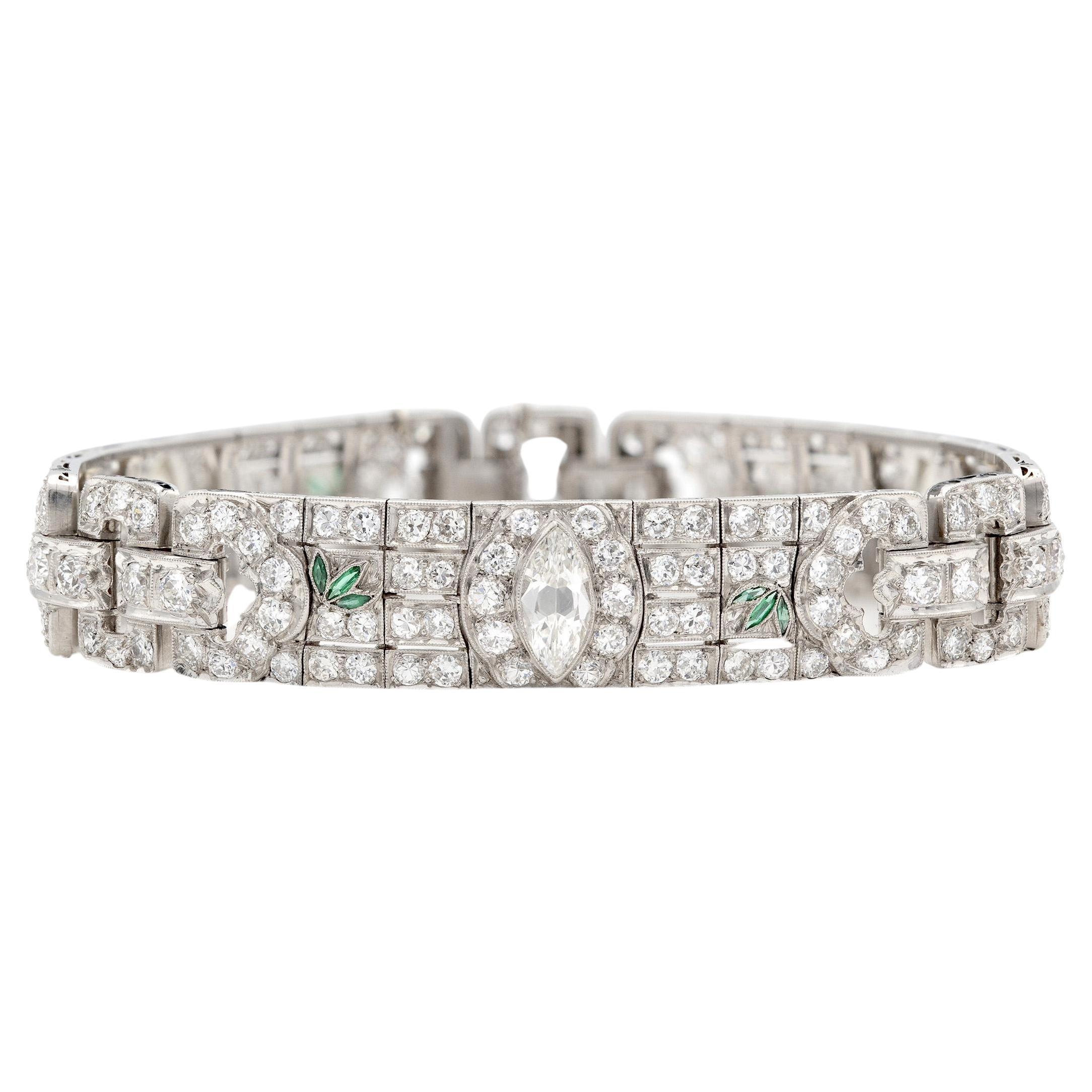 Antiguo Art Decó años 30 Pulsera de diamantes de 25,30 quilates con esmeraldas en venta