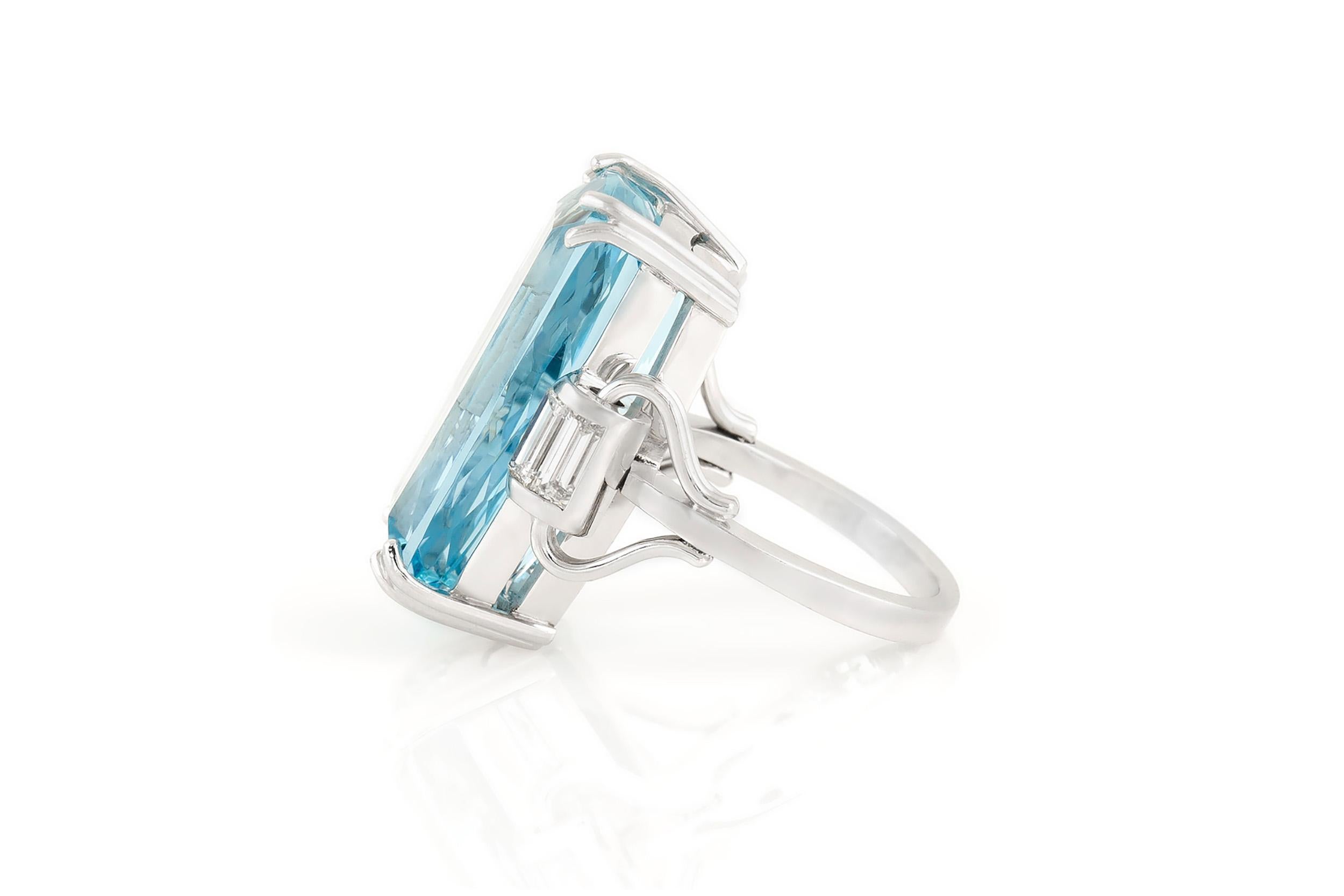 Antiker Art Deco 1930er Jahre 30,00 Karat Aquamarinring mit Kreuzschliff (Art déco) im Angebot