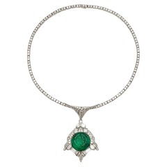 Antike Art Deco 1930er Jahre 35,00 Karat geschnitzte Smaragd- und Diamant-Anhänger-Halskette
