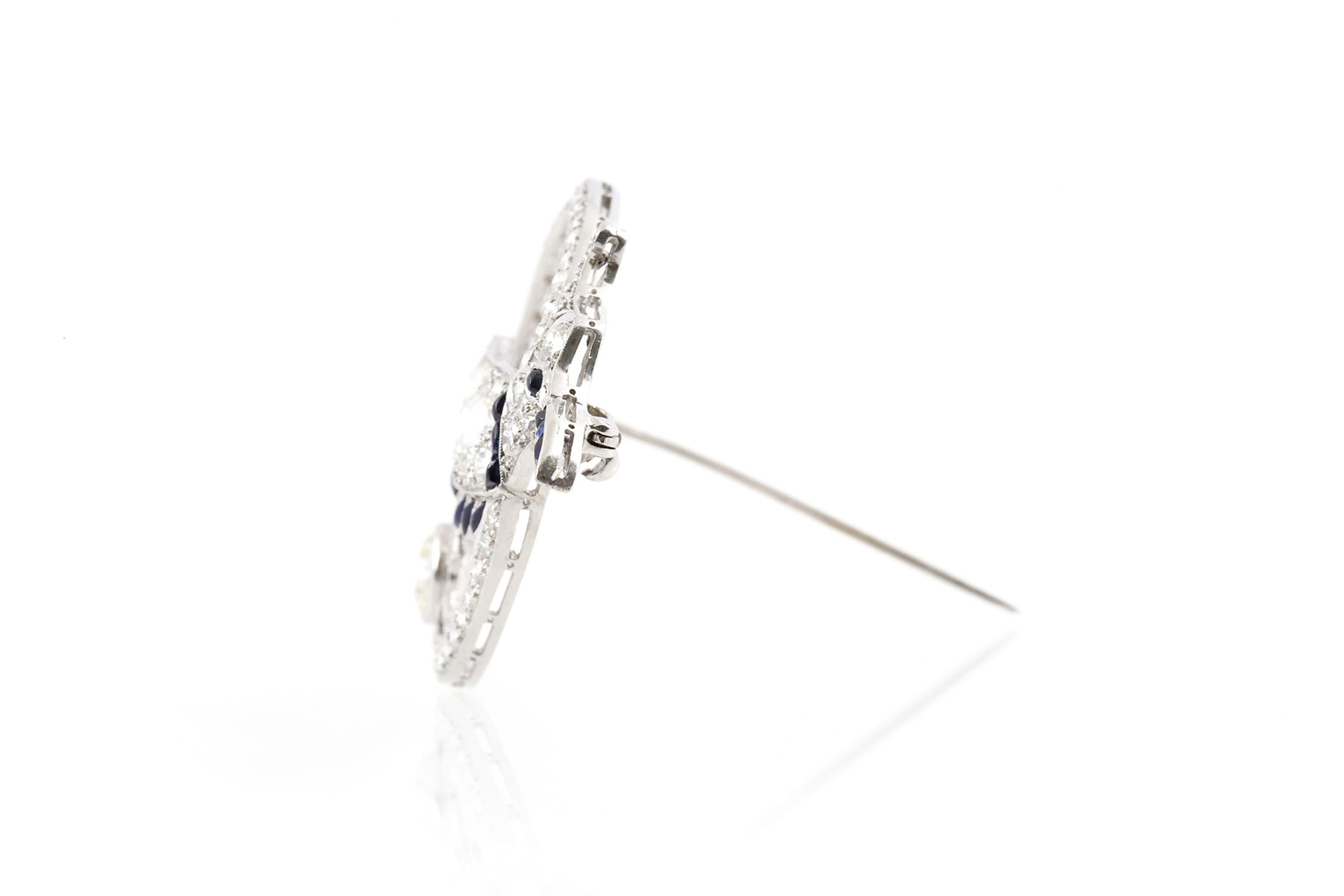 Art déco Arte Antiques 1930s 4.00 Carat Diamond Bird Brooch Pendentif with Sapphires en vente