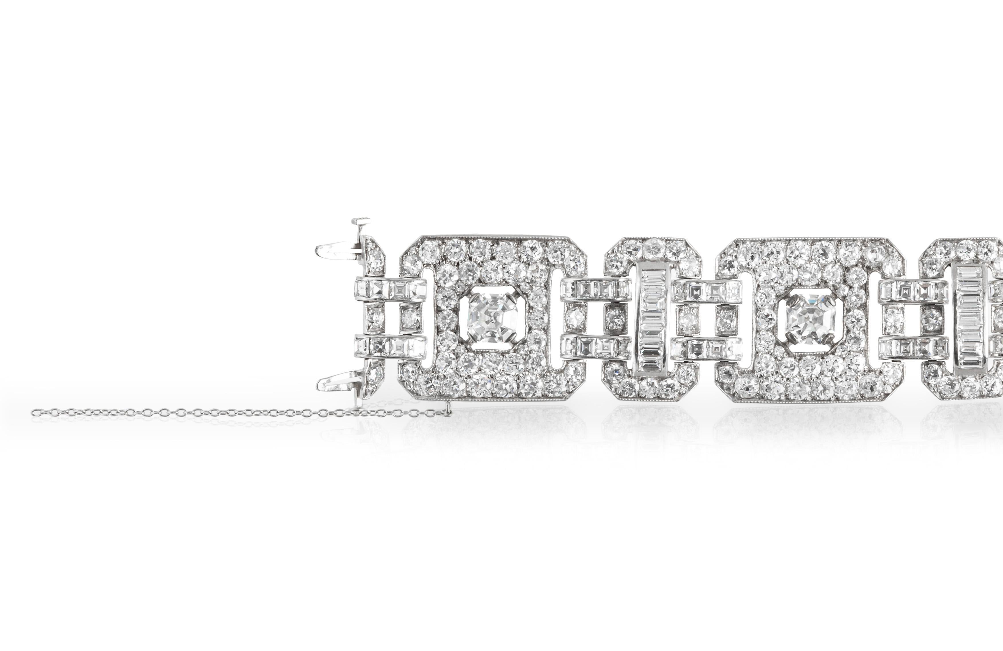 Taglio Asscher Bracciale antico Art Deco 1930 con diamanti da 41,65 carati in vendita