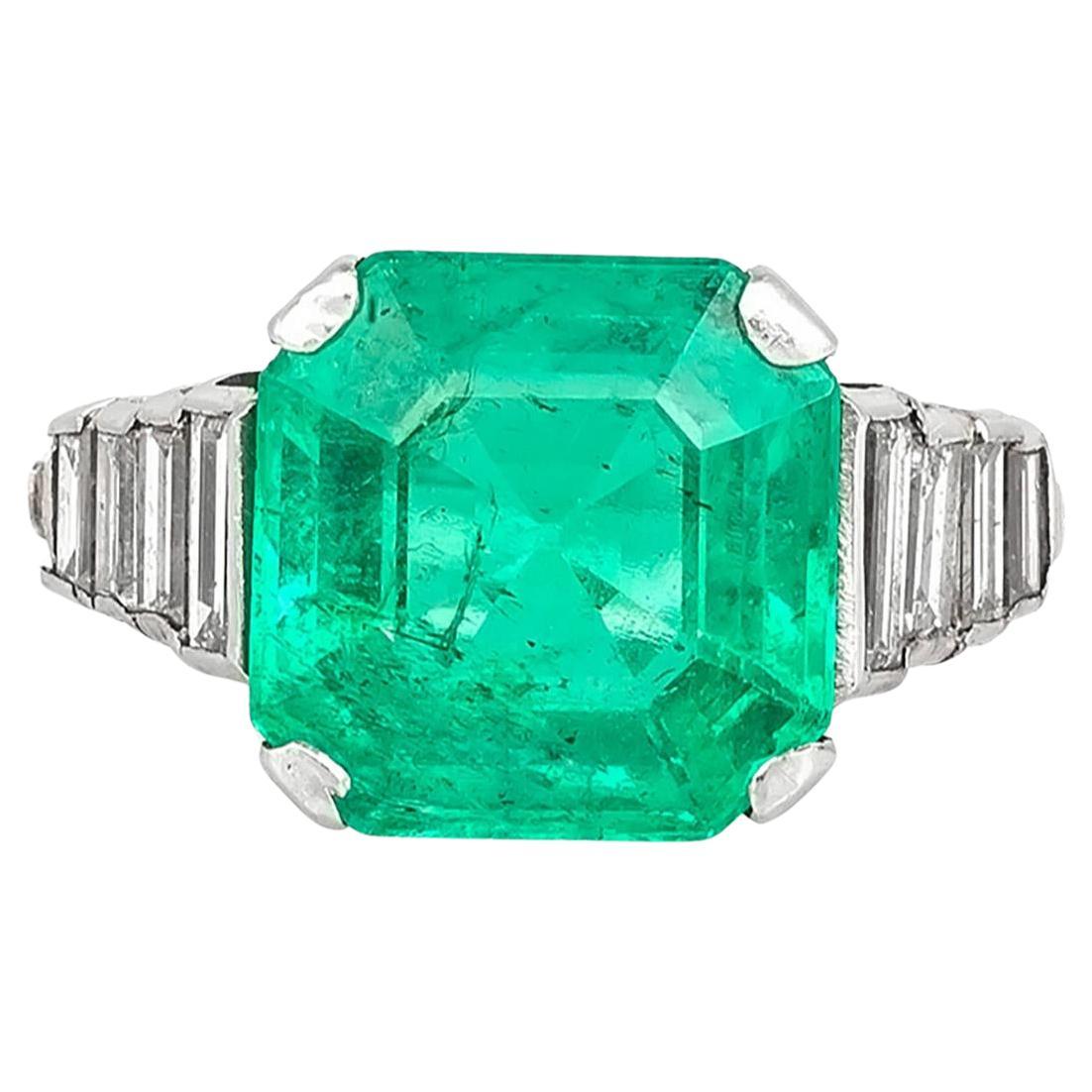 Antique Art Deco 1930s 5.00 Carat Emerald Ring with Diamonds For Sale
