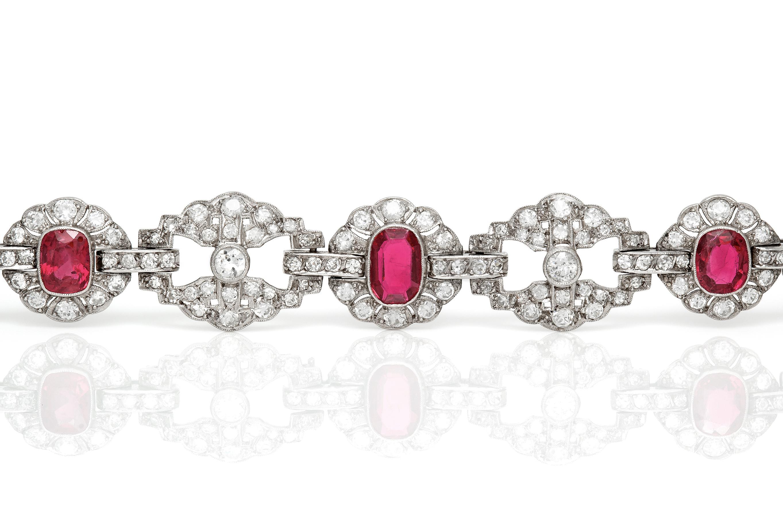 Taille vieille mine Bracelet Art déco des années 1930, avec rubis de 8,50 carats et diamants de 10,00 carats en vente
