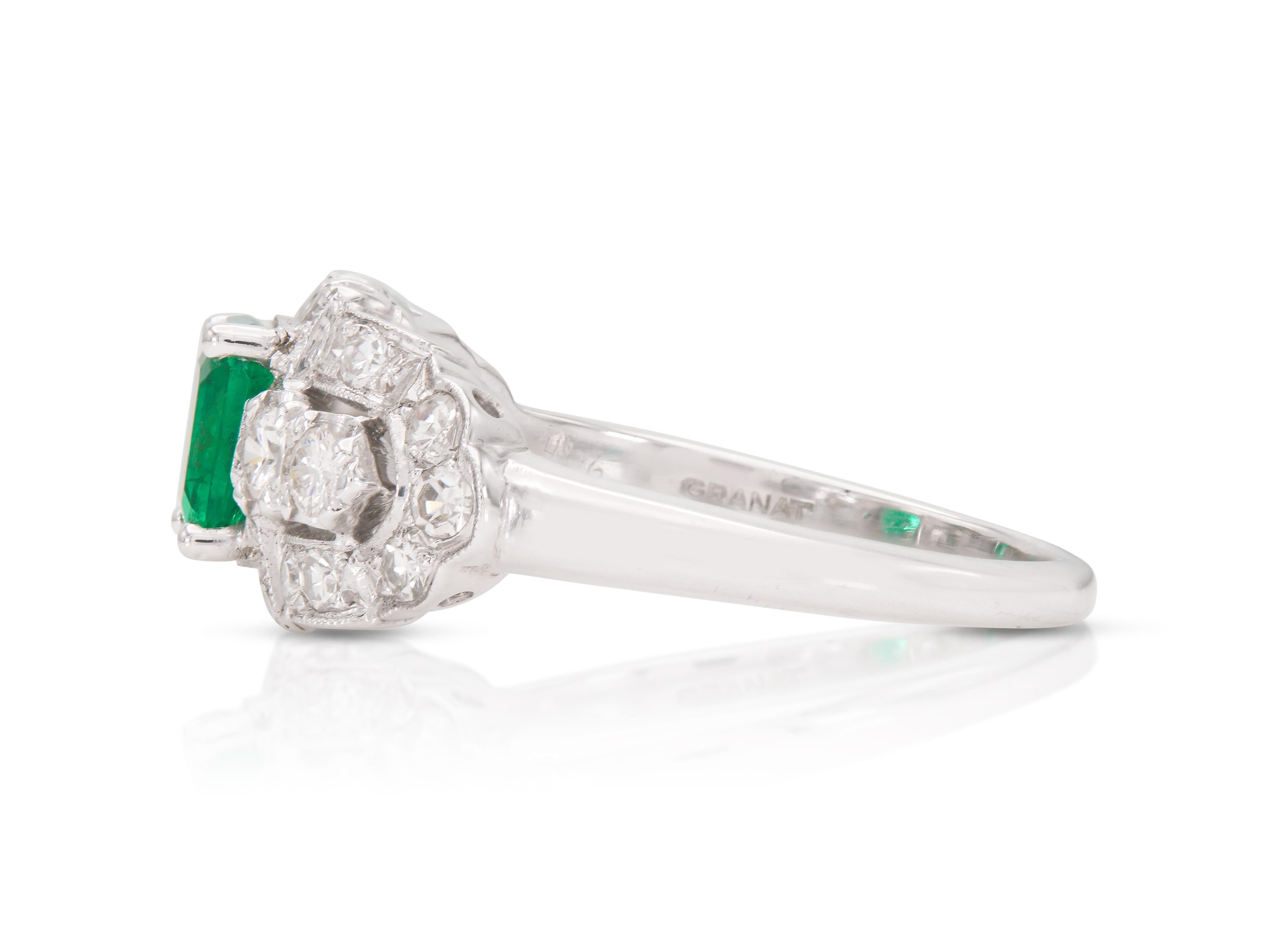 Antiker Art Deco 1930er Granat 0,85 Karat Smaragd Ring mit Diamanten (Art déco) im Angebot