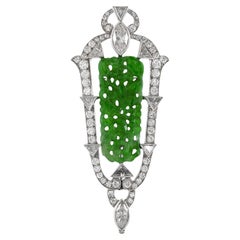 Pendentif broche en jade et diamants Arte Antiques des années 1930