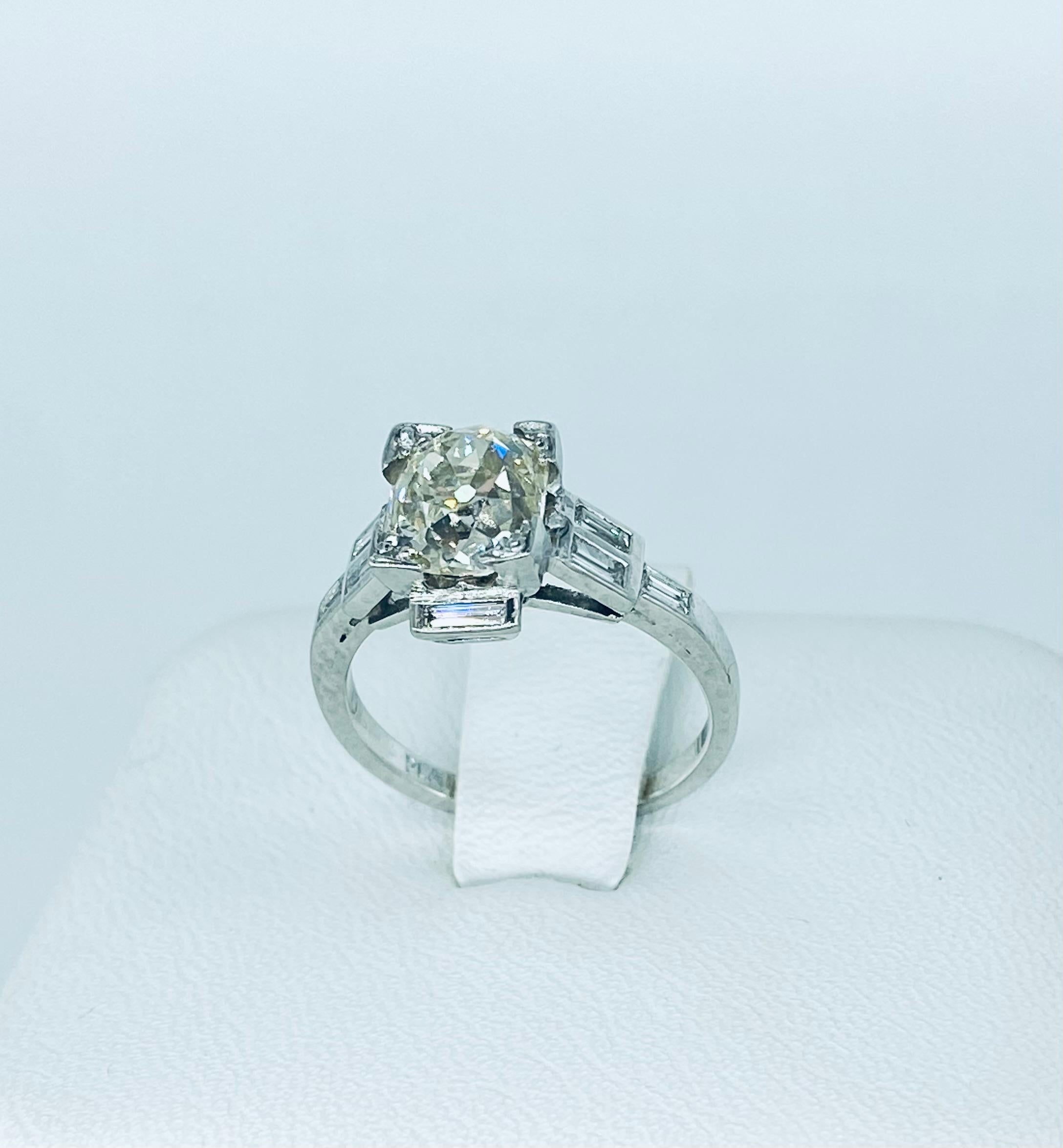 Antique Art Deco 1.94 Carat Natural Old Mine White Diamond Engagement Ring In Excellent Condition In Miami, FL