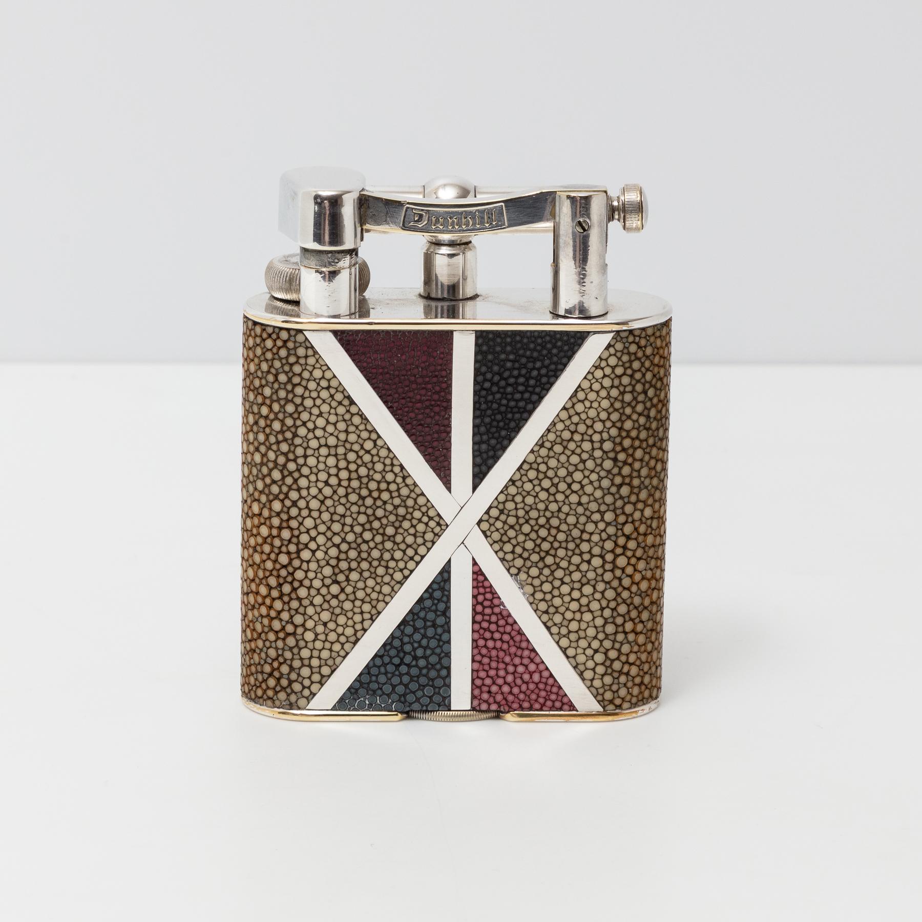 Un accendino da tavolo Dunhill 