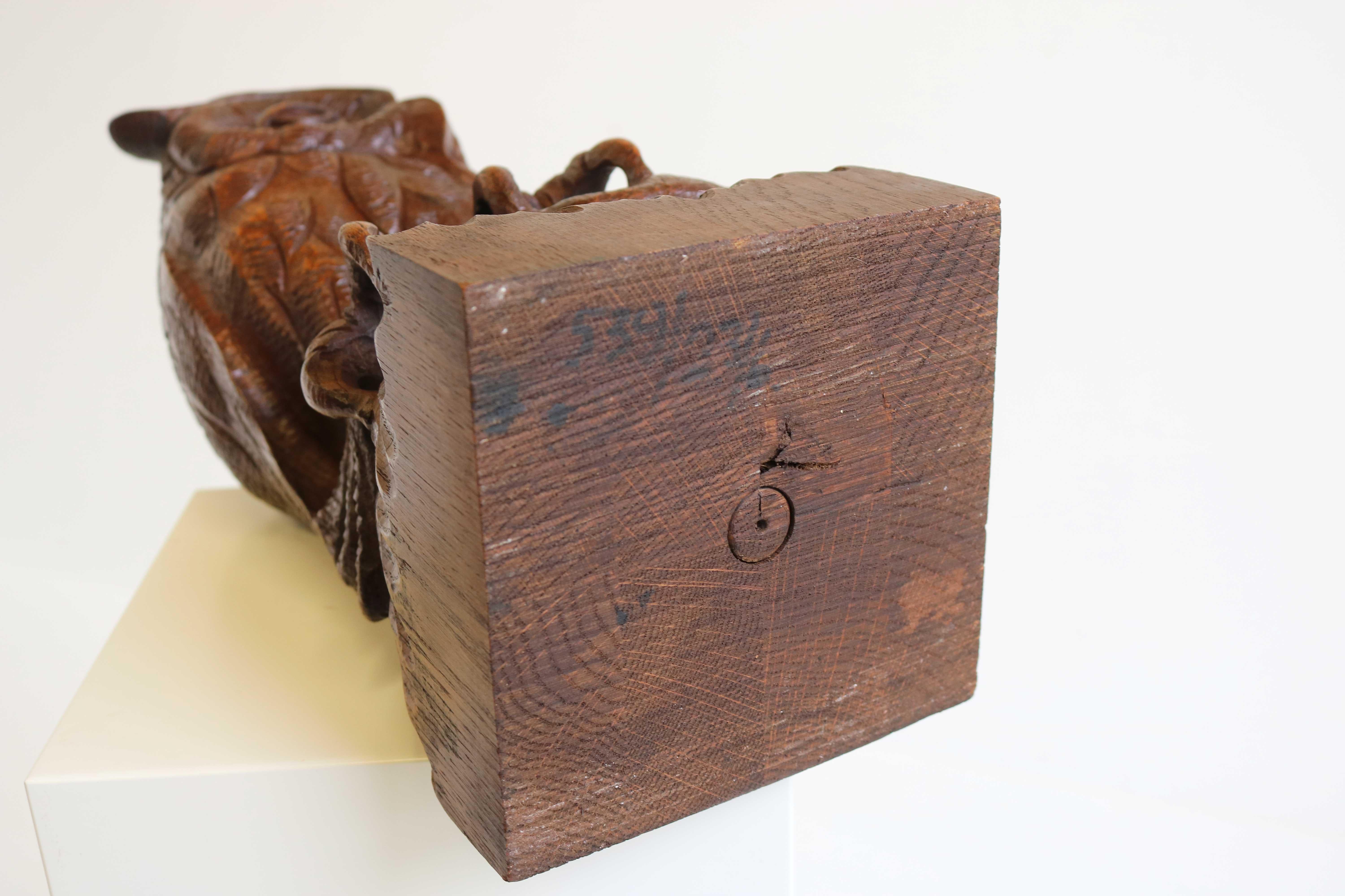 Antike handgeschnitzte Eichen Eule im Art-déco-Stil des 20. Jahrhunderts, Schreibtischzubehör und Holzschnitzerei 9