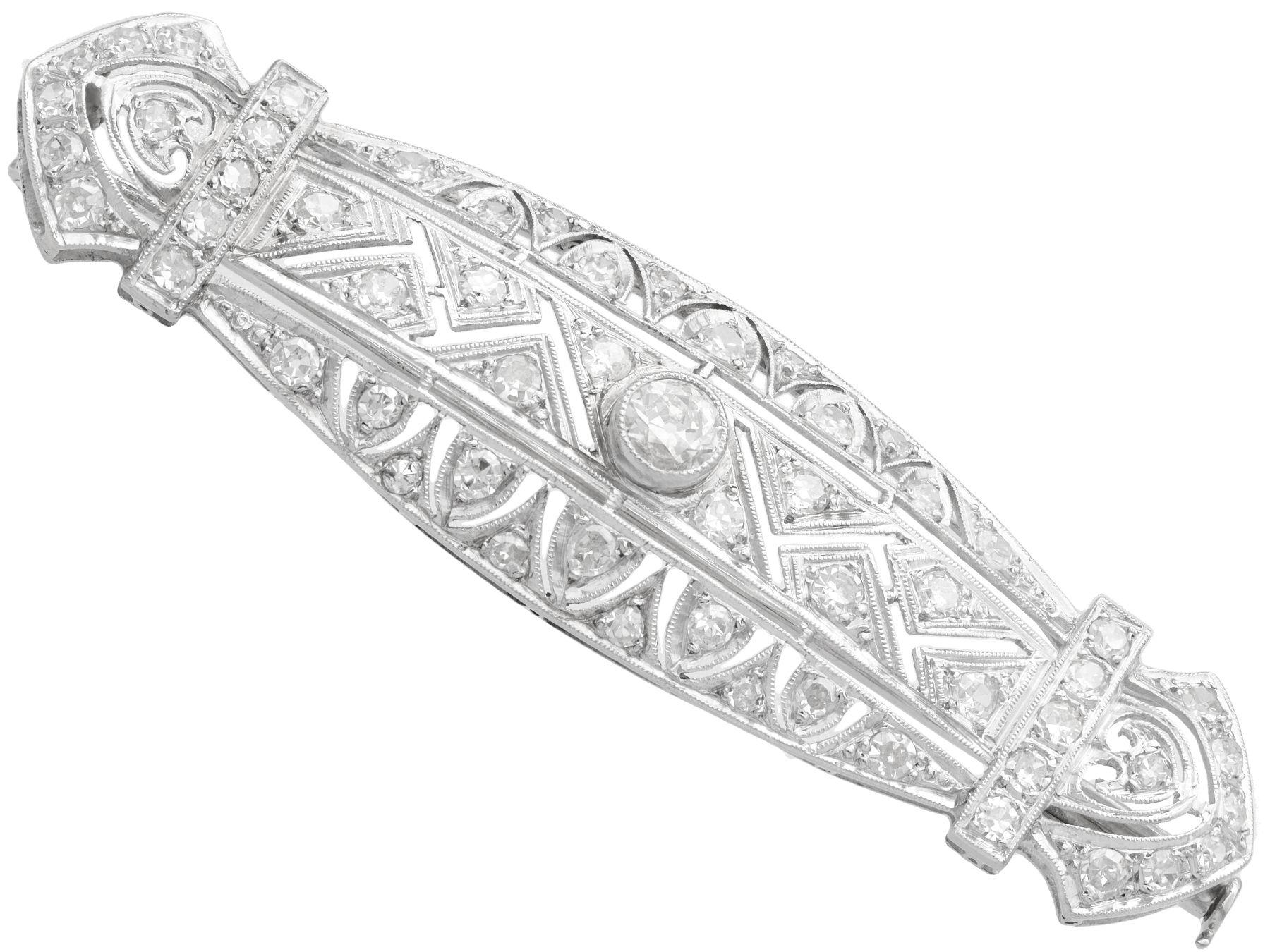 Antique Art Deco 2.13 Carat Diamond Brooch in Platinum In Excellent Condition For Sale In Jesmond, Newcastle Upon Tyne